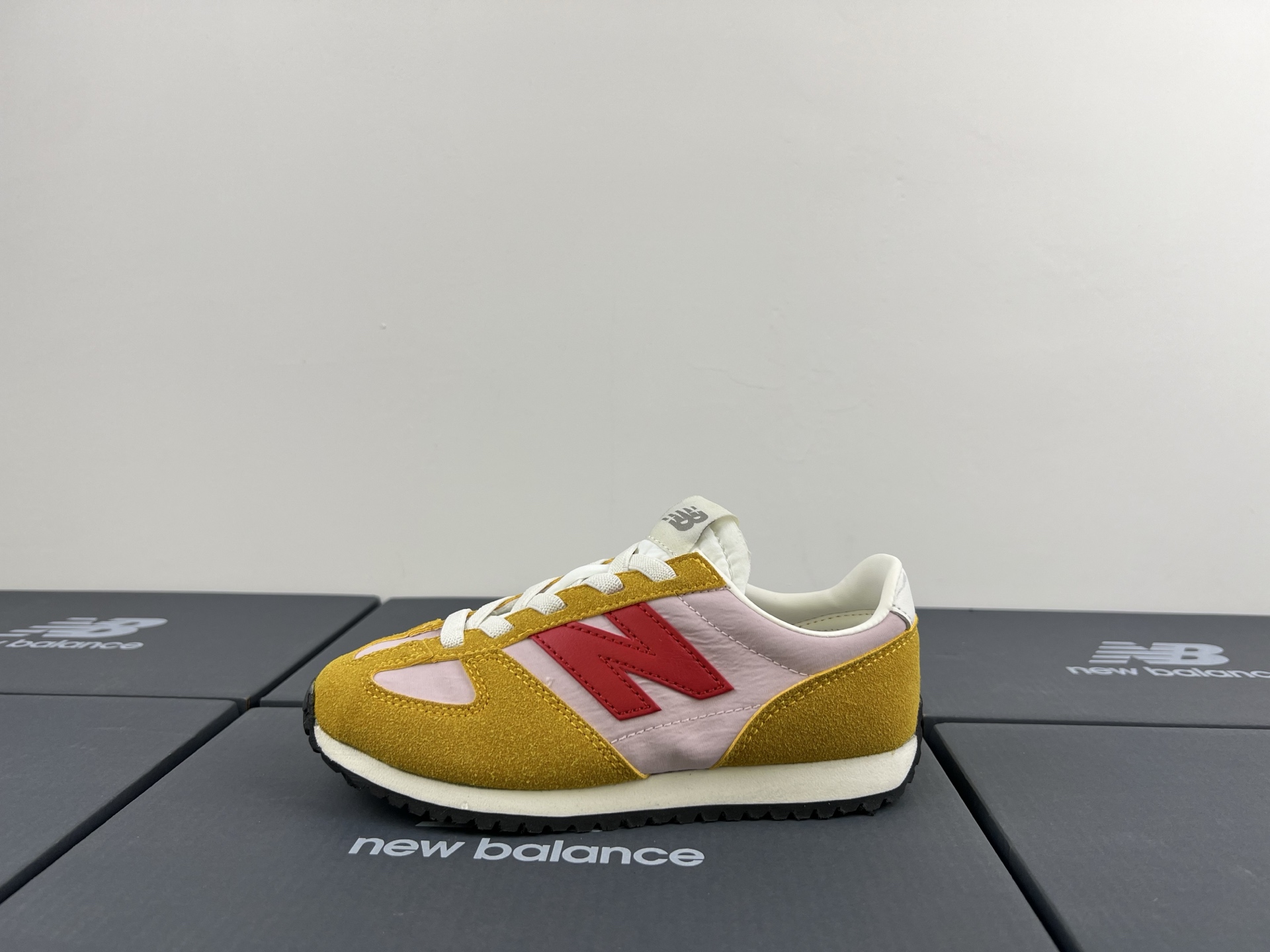 图片[6]-NB471 儿童松紧带运动休闲鞋💲 轻便透气耐磨户外徒步鞋，搭配松紧带闭合方式，提供出色的穿脱便捷性及轻薄的舒适性。 颜色： 白灰，米灰，米黑，米黄，黑月，黄粉，米粉，米蓝，黑白 尺码：25-37码-选品中心