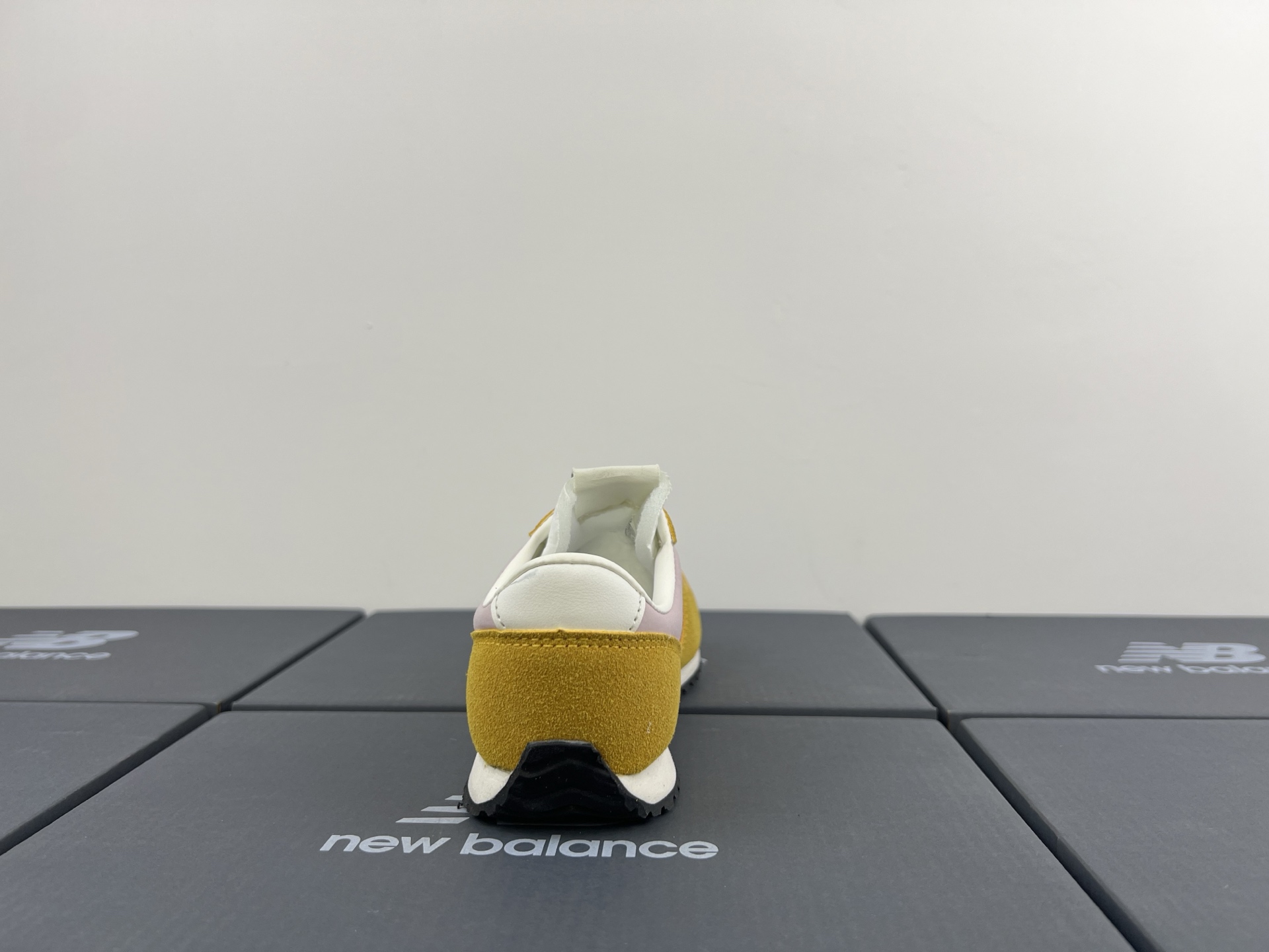 图片[9]-NB471 儿童松紧带运动休闲鞋💲 轻便透气耐磨户外徒步鞋，搭配松紧带闭合方式，提供出色的穿脱便捷性及轻薄的舒适性。 颜色： 白灰，米灰，米黑，米黄，黑月，黄粉，米粉，米蓝，黑白 尺码：25-37码-选品中心