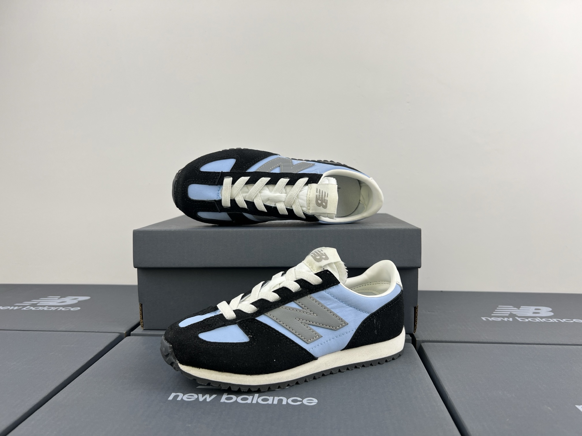 图片[2]-NB471 儿童松紧带运动休闲鞋💲 轻便透气耐磨户外徒步鞋，搭配松紧带闭合方式，提供出色的穿脱便捷性及轻薄的舒适性。 颜色： 白灰，米灰，米黑，米黄，黑月，黄粉，米粉，米蓝，黑白 尺码：25-37码-选品中心