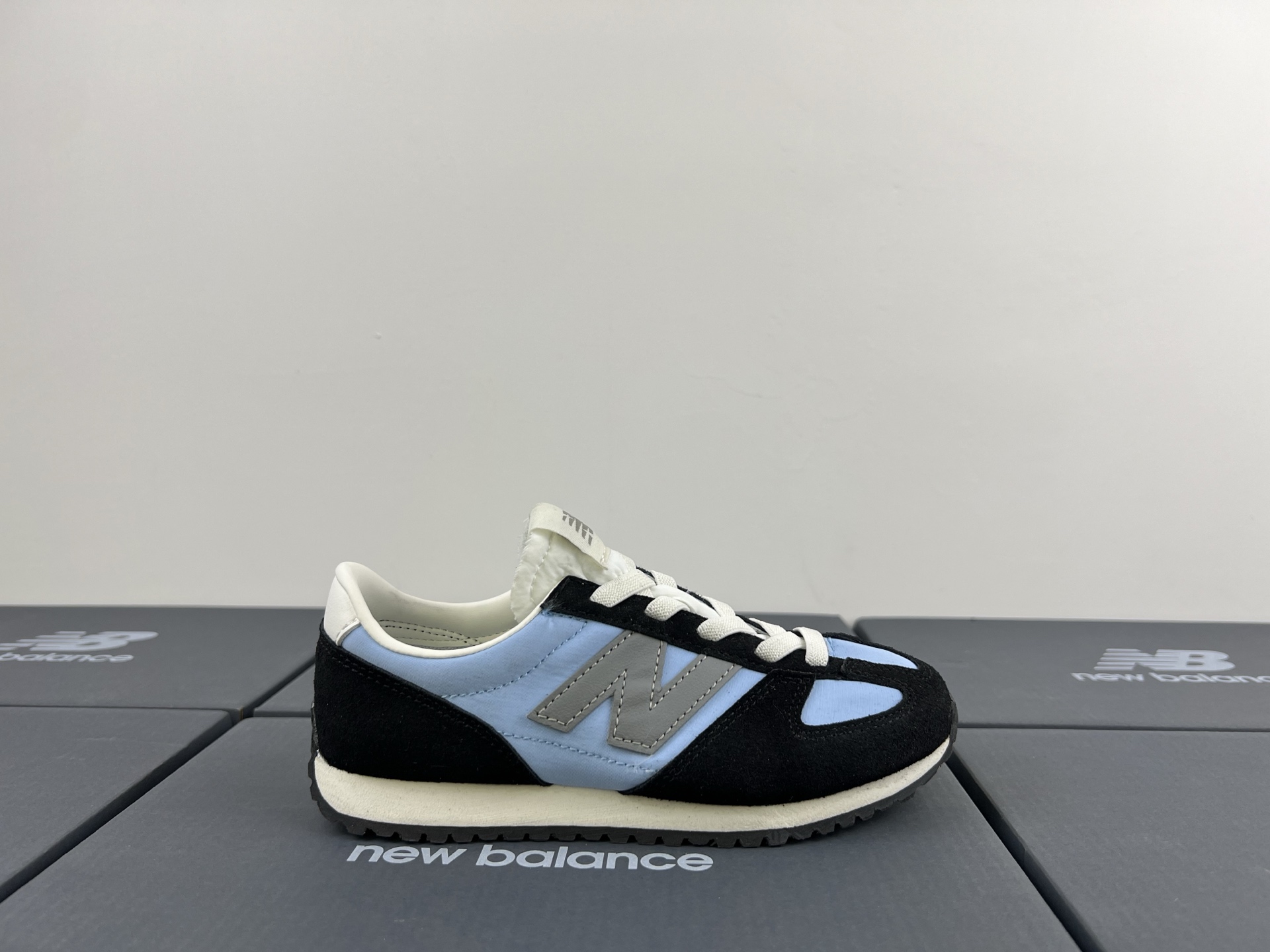 图片[8]-NB471 儿童松紧带运动休闲鞋💲 轻便透气耐磨户外徒步鞋，搭配松紧带闭合方式，提供出色的穿脱便捷性及轻薄的舒适性。 颜色： 白灰，米灰，米黑，米黄，黑月，黄粉，米粉，米蓝，黑白 尺码：25-37码-选品中心