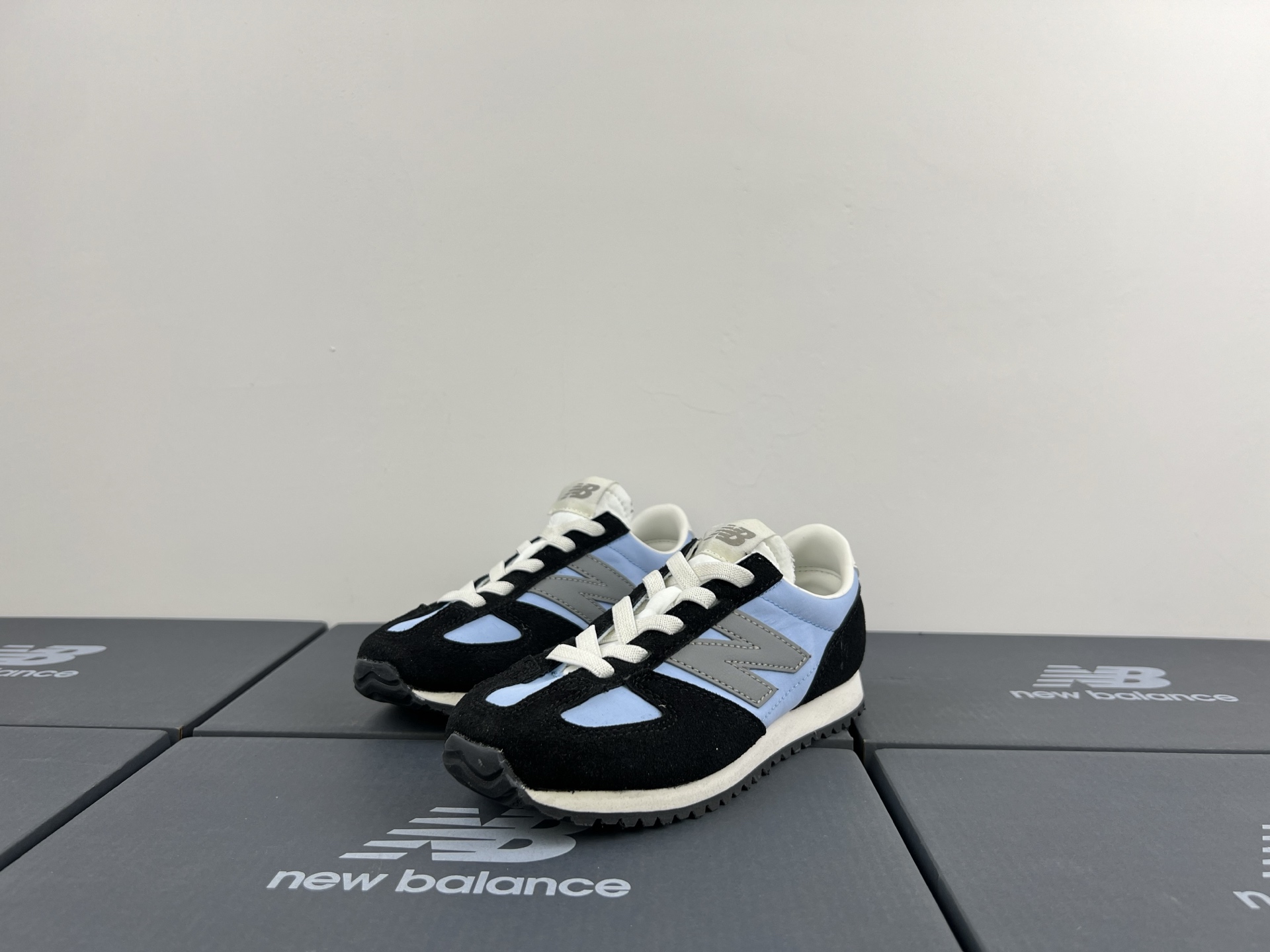 图片[3]-NB471 儿童松紧带运动休闲鞋💲 轻便透气耐磨户外徒步鞋，搭配松紧带闭合方式，提供出色的穿脱便捷性及轻薄的舒适性。 颜色： 白灰，米灰，米黑，米黄，黑月，黄粉，米粉，米蓝，黑白 尺码：25-37码-选品中心