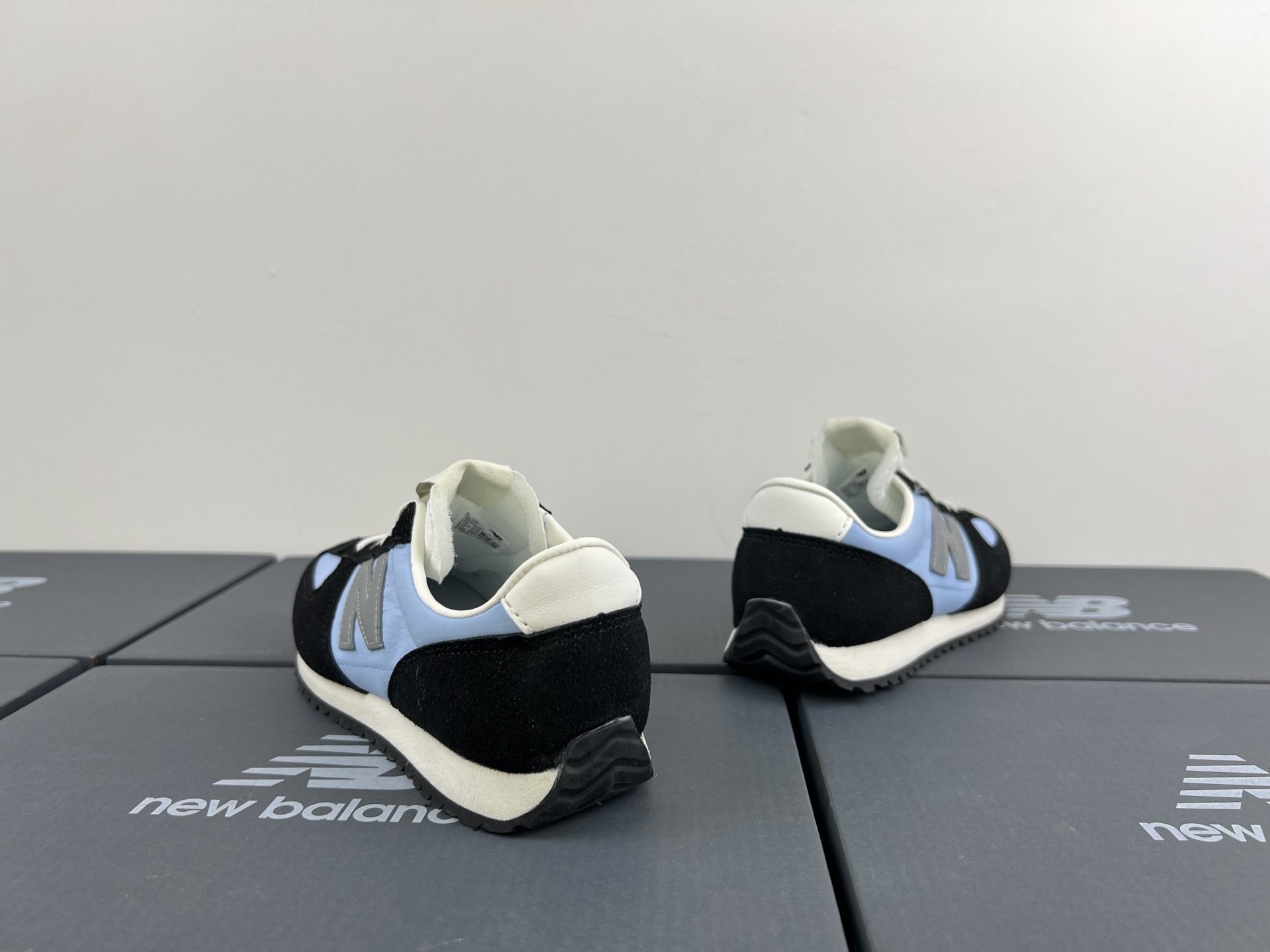 图片[5]-NB471 儿童松紧带运动休闲鞋💲 轻便透气耐磨户外徒步鞋，搭配松紧带闭合方式，提供出色的穿脱便捷性及轻薄的舒适性。 颜色： 白灰，米灰，米黑，米黄，黑月，黄粉，米粉，米蓝，黑白 尺码：25-37码-选品中心