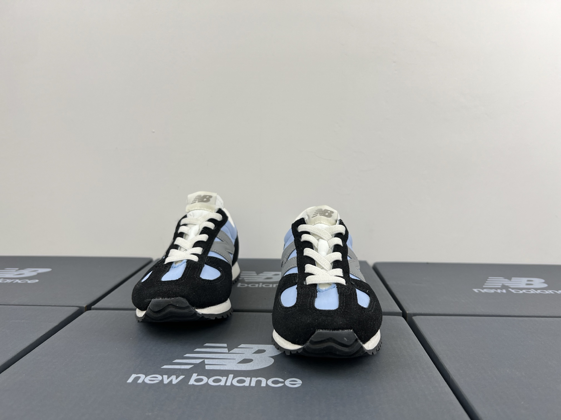 图片[4]-NB471 儿童松紧带运动休闲鞋💲 轻便透气耐磨户外徒步鞋，搭配松紧带闭合方式，提供出色的穿脱便捷性及轻薄的舒适性。 颜色： 白灰，米灰，米黑，米黄，黑月，黄粉，米粉，米蓝，黑白 尺码：25-37码-选品中心