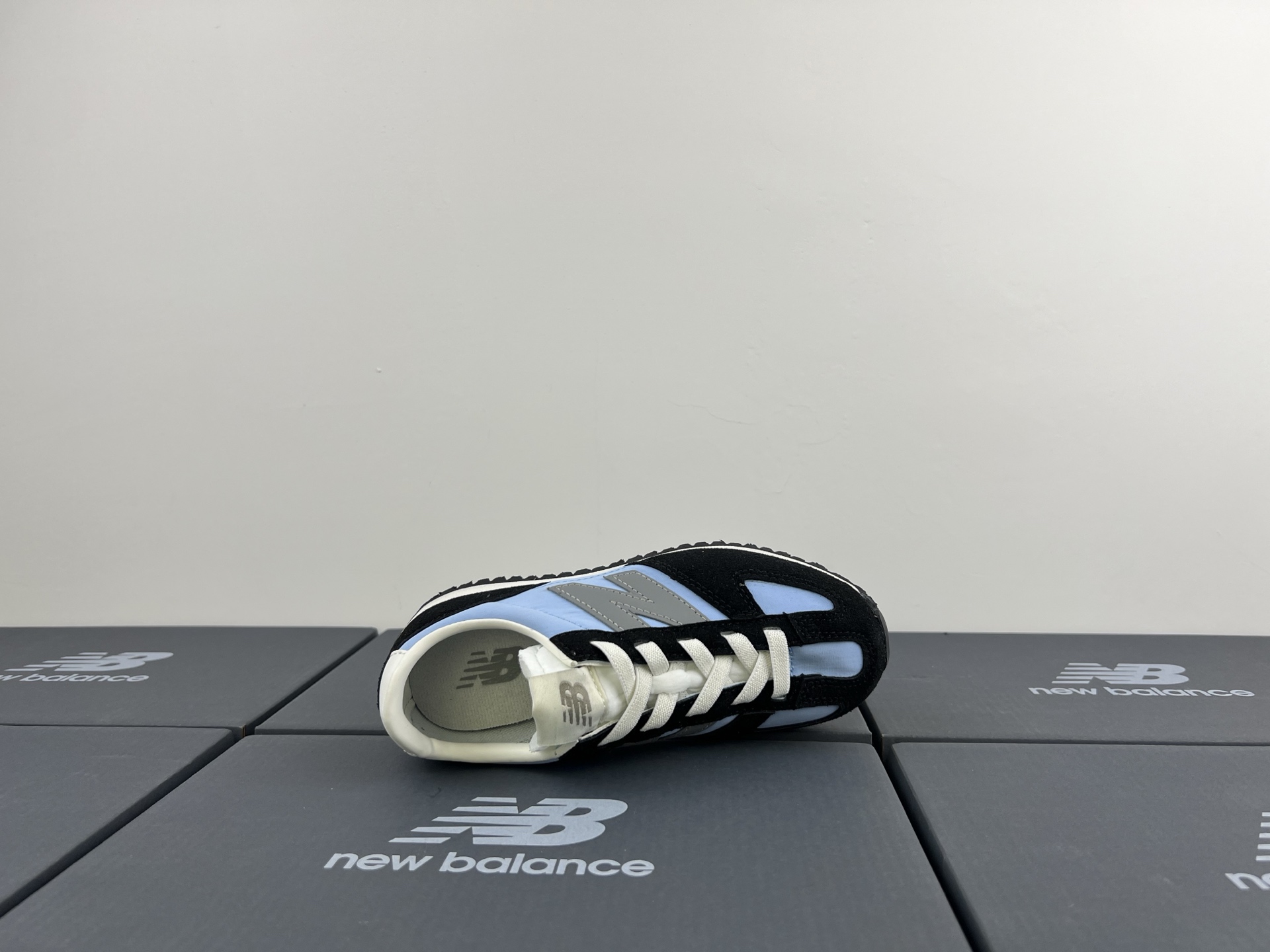 图片[7]-NB471 儿童松紧带运动休闲鞋💲 轻便透气耐磨户外徒步鞋，搭配松紧带闭合方式，提供出色的穿脱便捷性及轻薄的舒适性。 颜色： 白灰，米灰，米黑，米黄，黑月，黄粉，米粉，米蓝，黑白 尺码：25-37码-选品中心