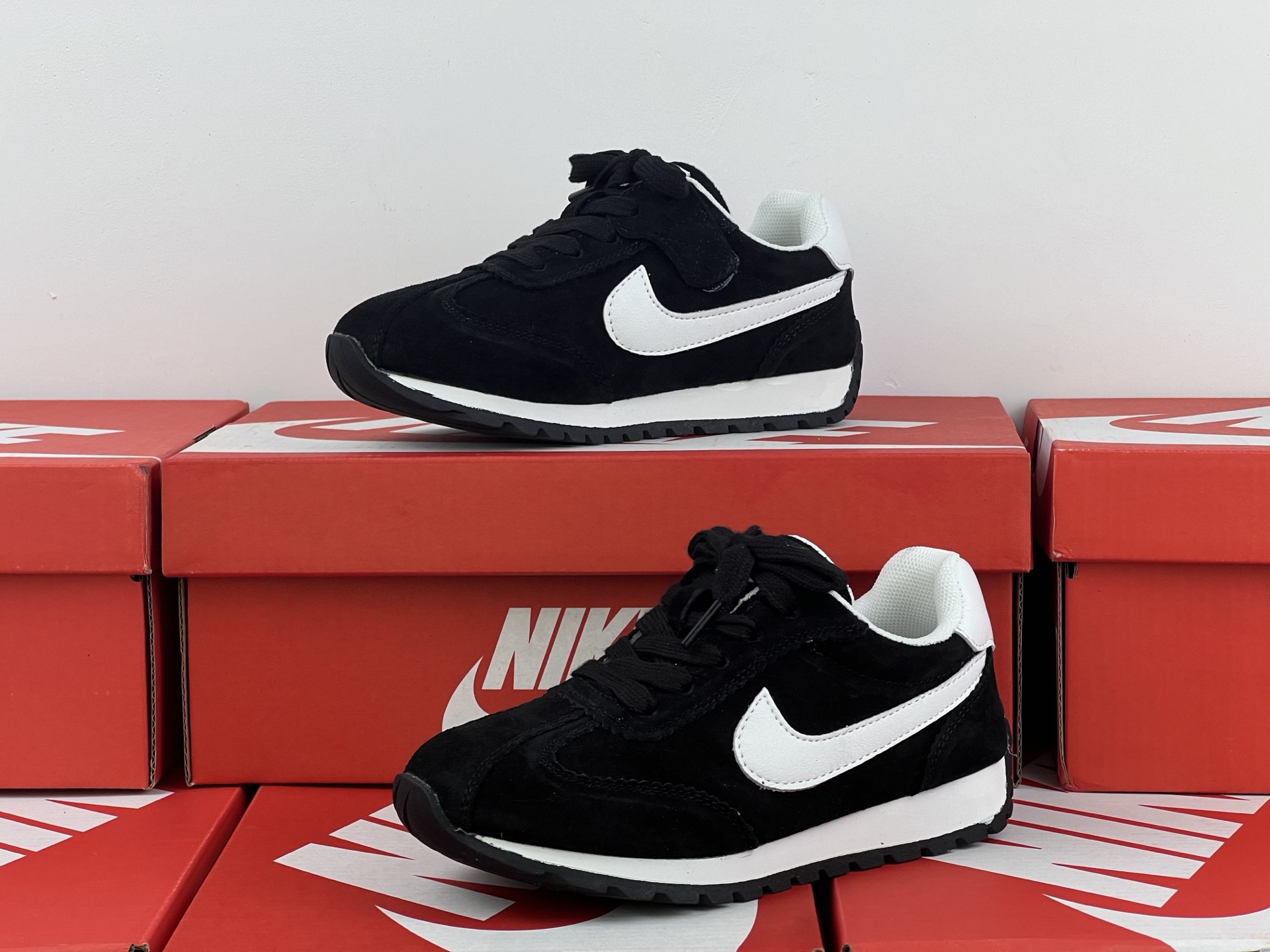 NO:338852,NIKE Nike top layer pig bag rubber outsole children's sports and casual shoes, autumn new Forrest Gump shoes for boys and girls' shoes ins trendy versatile retro dad shoes running shoes, top layer pig bag casual shoes Nike breathable lightweight non-slip sports shoes for children's shoes, official website trendy brand Korean version latest shock-absorbing anti-slip wear-resistant sole casual classic four-season trendy shoes fresh style children's shoes, color white, pink, green, camel, black Size 26-37 Size Classic Forrest Gump series High-quality top layer pig bag, full texture, rubber outsole, anti-slip comfortable, small and child ingeniously created Velcro design, super easy to put on and take off, Nike series, sneakers,19860909NIKE 耐克头层猪巴橡胶大底儿童运动休闲鞋 秋季新款阿甘鞋男女童鞋ins潮百搭复古老爹鞋跑鞋  头层猪巴休闲鞋Nike透气轻便防滑运动鞋童鞋 官网潮牌韩版最新款减震防滑耐磨底休闲经典四季款潮鞋清新风童鞋 颜色白色,粉色,绿色,驼色,黑色  尺码26-37码 经典阿甘系列 优质头层猪巴,质感满满 橡胶大底,防滑舒适 大小童匠心打造 魔术贴设计,穿脱超方便,耐克系列,sneakers,,Children's