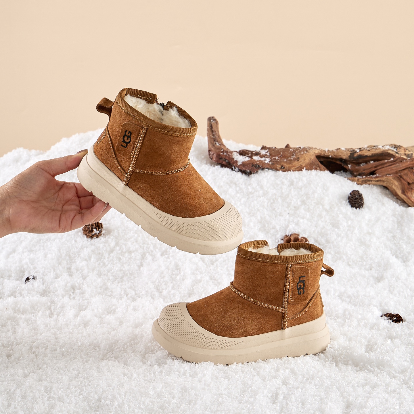 NO:579174,UGG children's mid-top anti-ski boots UGG winter outdoor new cold-proof boots warm and velvet trendy cotton shoes mid-top snow boots UGG new children's inner zipper snow boots mid-top anti-slip warm children's shoes parent-child shoes Winter new children's UGG snow boots warm plus velvet cotton shoes mid-top anti-skid cotton boots Color maroon, antelope brown, black Size 26-37, snow boots, boots,19860909UGG儿童中帮防滑雪地靴 UGG冬季户外新款防寒靴保暖加绒潮流棉鞋中帮雪地靴 UGG新款儿童内侧拉链雪地靴中帮防滑保暖童鞋亲子鞋 冬季新款儿童UGG雪地靴保暖加绒棉鞋中帮防滑棉靴 颜色栗色、羚羊棕、黑色 尺码26-37,雪地靴,boots,,Children's