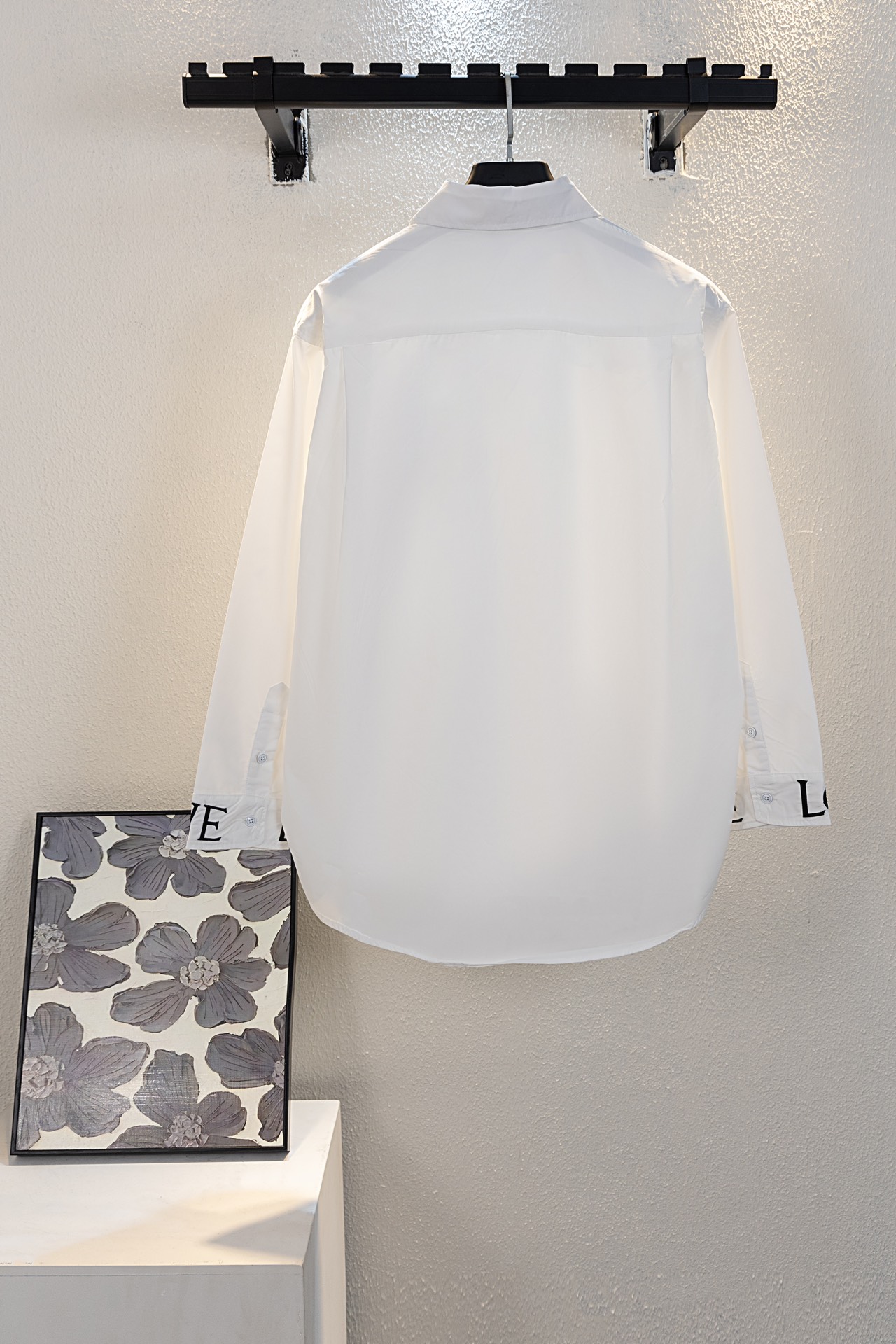 Luxurious Loewe Shirt in Custom Soft Fabric with High-Quality Embroidery - 图片 2