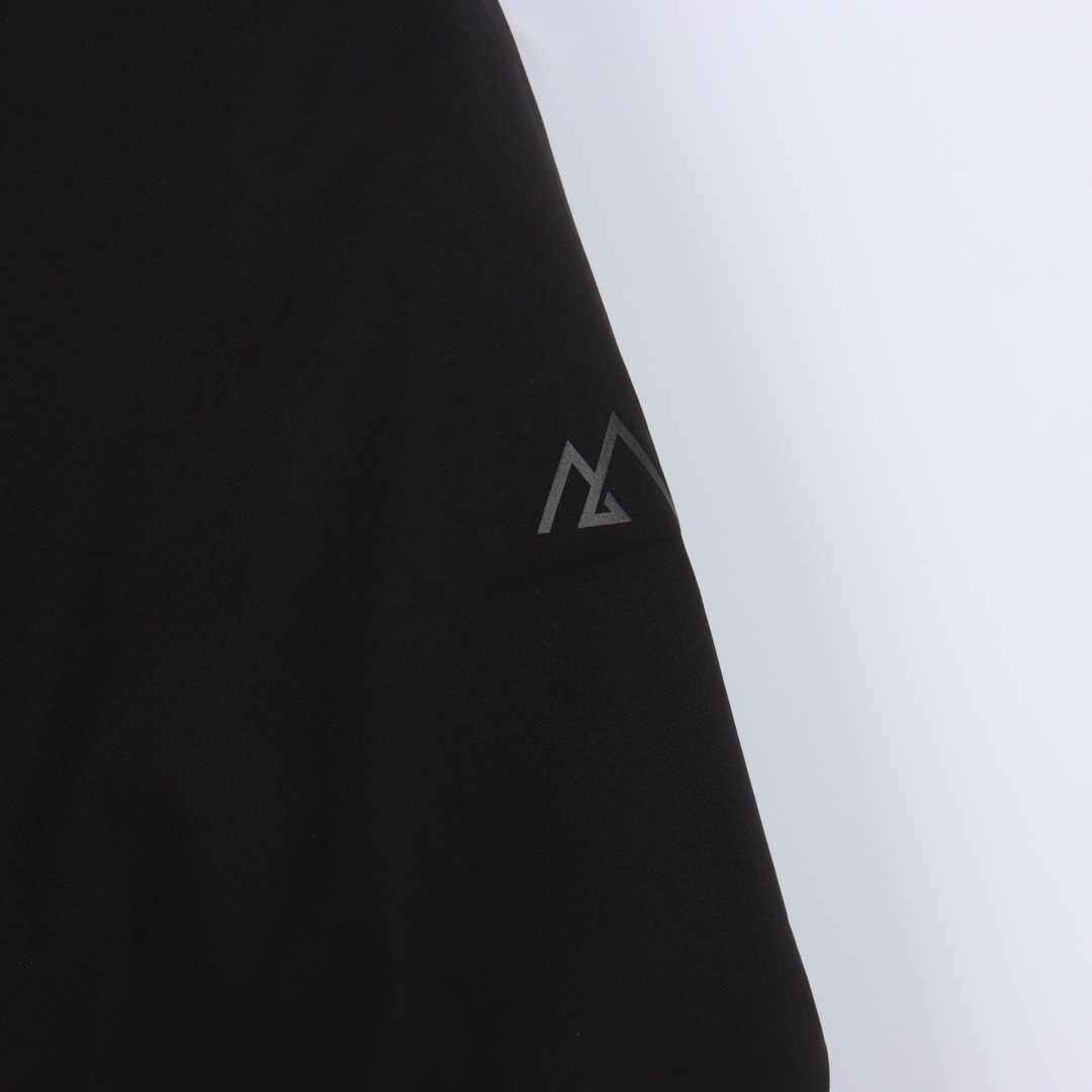 Professional Cold-Proof Jacket by Helly Hansen: Features, Design, and Performance - 图片 6
