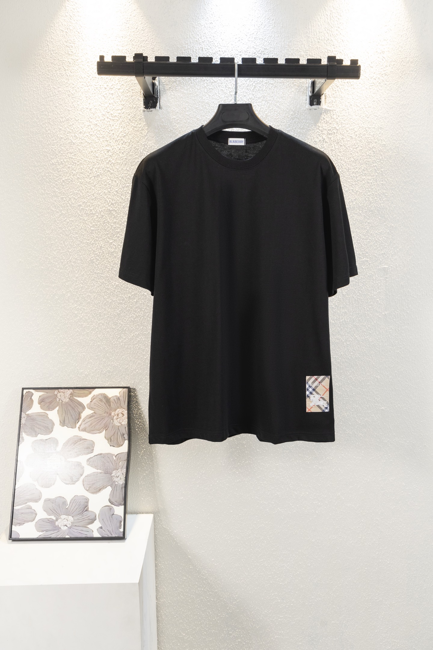 N.º de estilo L8031 BURBERRY Camiseta de manga corta con cuello redondo de 280 g, etiqueta con patrón de letras de caba…