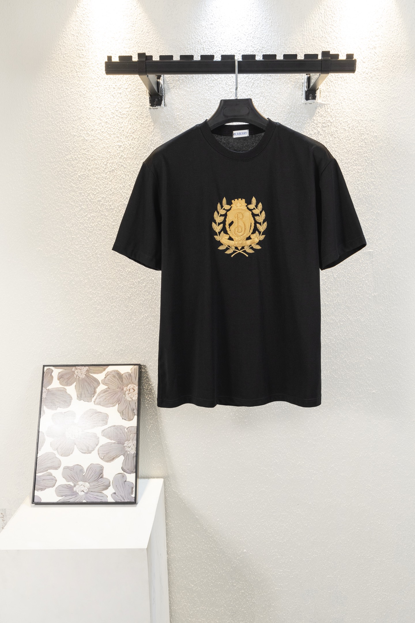 Estilo No. k804 BURBERRY Camiseta de manga corta con cuello redondo de 280 g, microetiqueta de pan de oro, máquina de b…