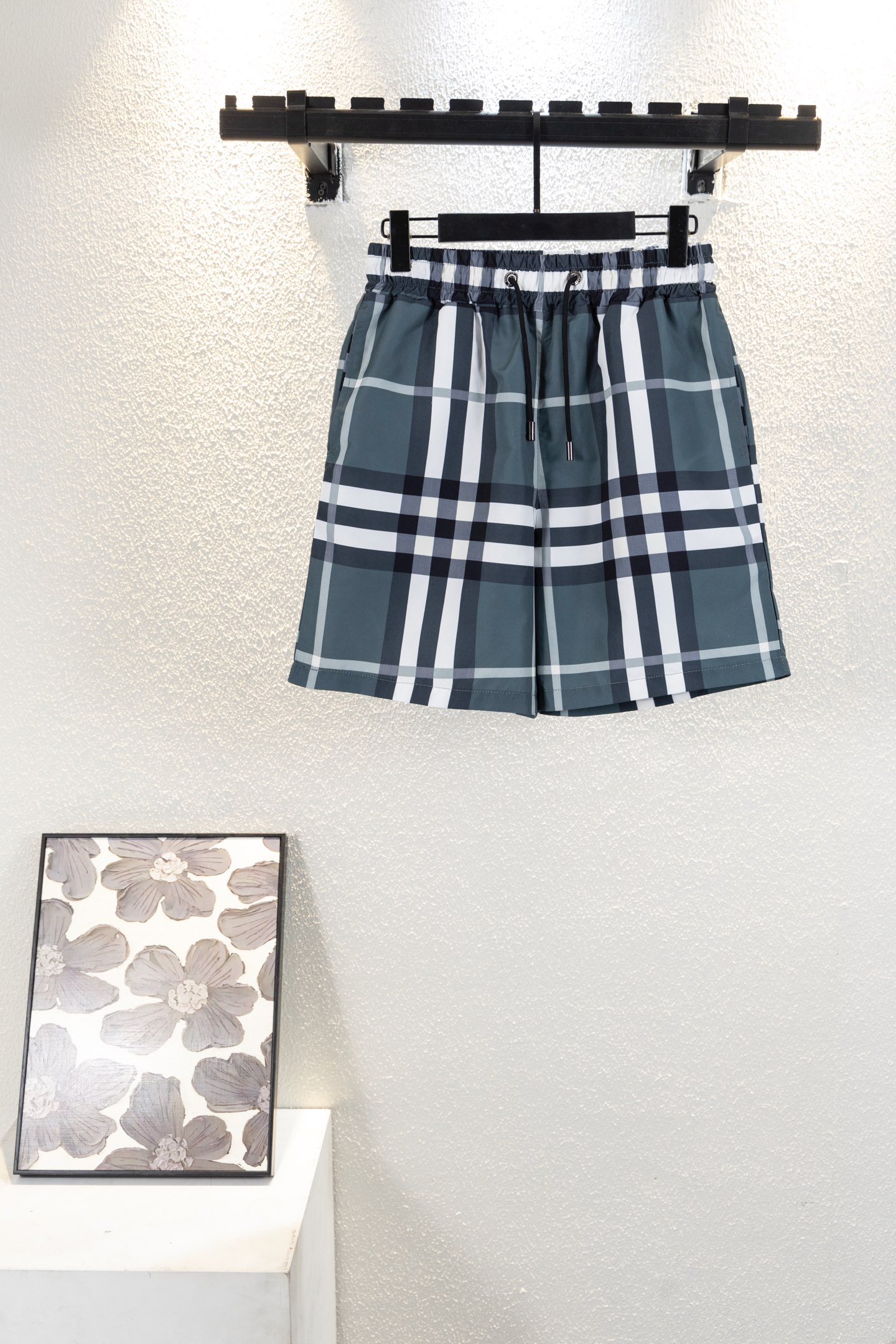 Modelo No. k8077 Burberry/Los nuevos pantalones cortos clásicos con cordón elástico a cuadros de primavera y verano de …