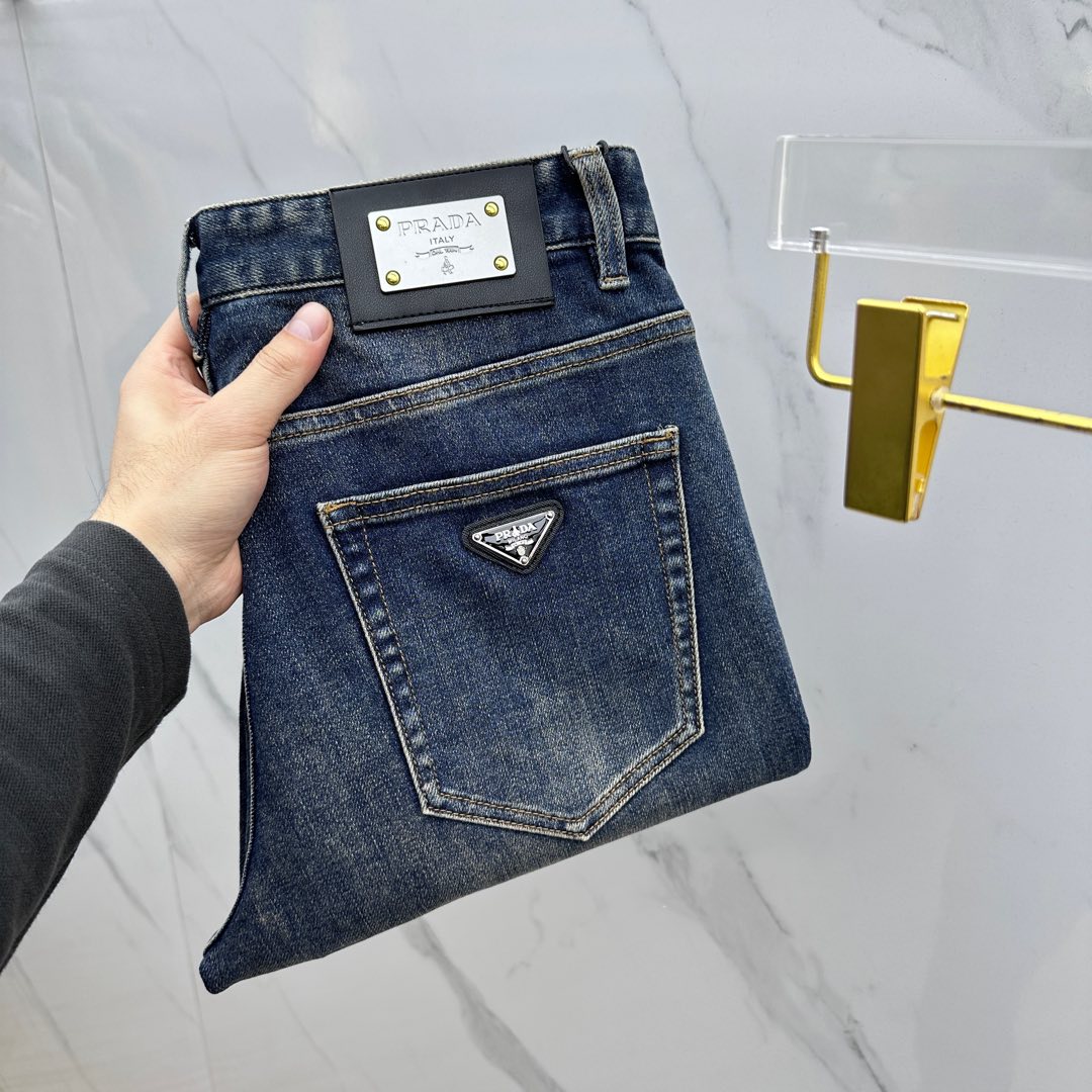 NO:159778,Prada high-end customization, the latest jeans in early spring 2025 are released simultaneously on the counter. Original customization replicas. Customer-supplied hardware and accessories. Original quality. Imported denim fabric heavy-duty washing. Boutique leather brands. Fine workmanship and excellent upper body!  Preferred single product A10 original single product, number 30-38 without 35.37, prada, prada, jeans, alexander wang19860909支Prada·普拉达高端定制、2025早春最新款牛仔裤 柜台同步发售 原版定制复刻 客供五金辅料 原单品质 进口牛仔面料重工洗水 精品皮牌 做工走线精细 上身绝佳！优选单品 A10原单出品 码数30-38无35.37,,prada,prada,jeans,alexander wang,Men's clothing
