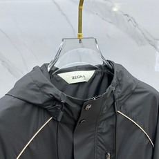 🆕ZEGNA·杰尼亚 2025开秋新款男士夹克外套连帽,原单三标齐全高端版本!连帽款式 高定专柜面料 透 🆕ZEGNA·杰尼亚 2025开秋新款男士夹克外套连帽,原单三标齐全高端版本!连帽款式 高定专柜面料 透