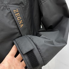 🆕ZEGNA·杰尼亚 2025开秋新款男士夹克外套连帽,原单三标齐全高端版本!连帽款式 高定专柜面料 透 🆕ZEGNA·杰尼亚 2025开秋新款男士夹克外套连帽,原单三标齐全高端版本!连帽款式 高定专柜面料 透