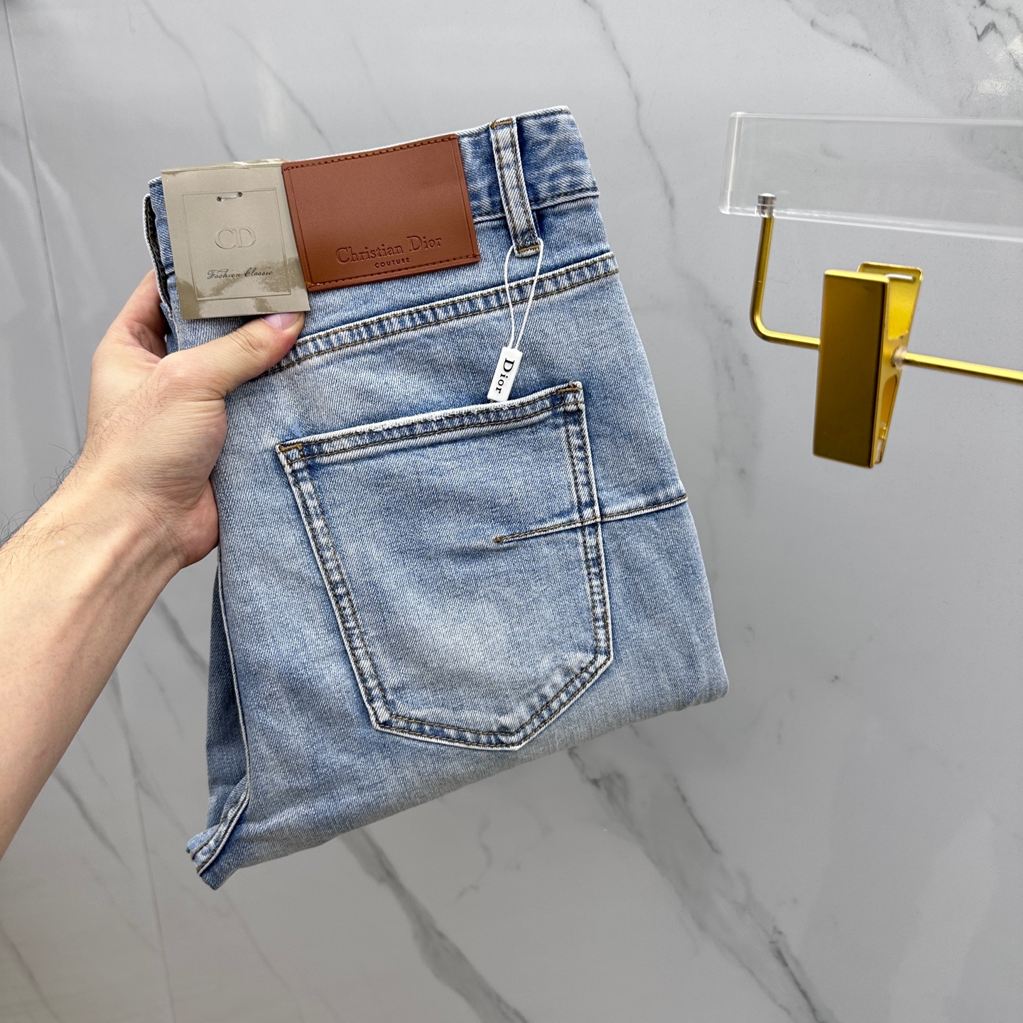 NO:117128,Christian Dior high-end customization, the latest model of small-foot jeans in early spring 2025, released at the counter simultaneously, imported color fixing fabric, original custom reproduction, customer-supplied hardware and auxiliary materials, original quality, heavy industry washing, fine workmanship and excellent upper body!  Preferred single product ATD original single product 29–38 No 35.37,,dior,dior,jeans,alexander wang19860909Christian Dior·迪奥高端定制、2025早春最新款小脚牛仔裤 柜台同步发售 进口固色面料 原版定制复刻 客供五金辅料 原单品质 重工洗水 做工走线精细 上身绝佳！优选单品 ATD原单出品 码数29–38无35.37,,dior,dior,jeans,alexander wang,Men's clothing