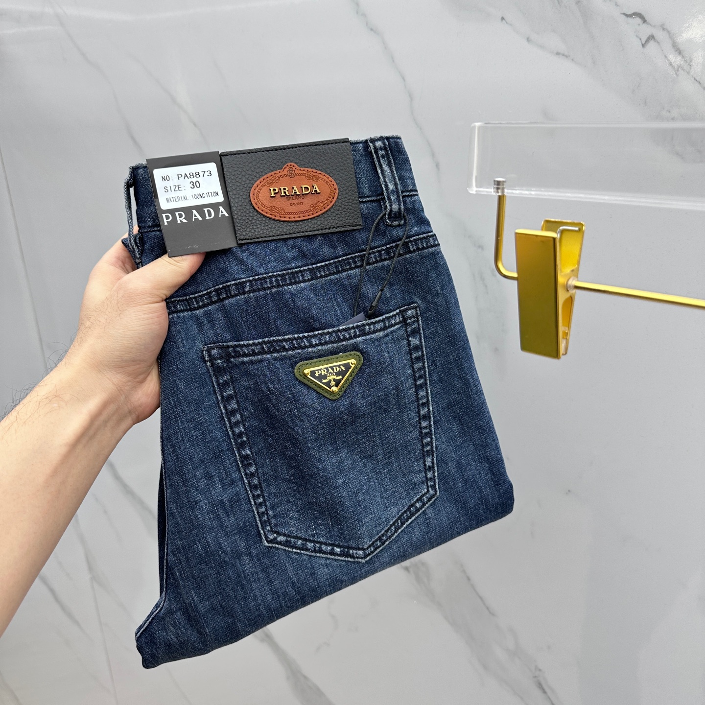 NO:133030,New Prada·Prada high-end customization, the latest 2025 early spring jeans, released simultaneously on the counter, imported color fixing fabric, original custom reproduction, customer-supplied hardware and auxiliary materials, original quality, heavy industry washing, fine workmanship and excellent upper body!  Preferred single product Ax code number 29–38 no 35.37, prada, prada, jeans, alexander wang19860909新款Prada·普拉达 高端定制、2025早春最新款小脚牛仔裤 柜台同步发售 进口固色面料 原版定制复刻 客供五金辅料 原单品质 重工洗水 做工走线精细 上身绝佳！优选单品 Ax出品 码数29–38无35.37,,prada,prada,jeans,alexander wang,Men's clothing