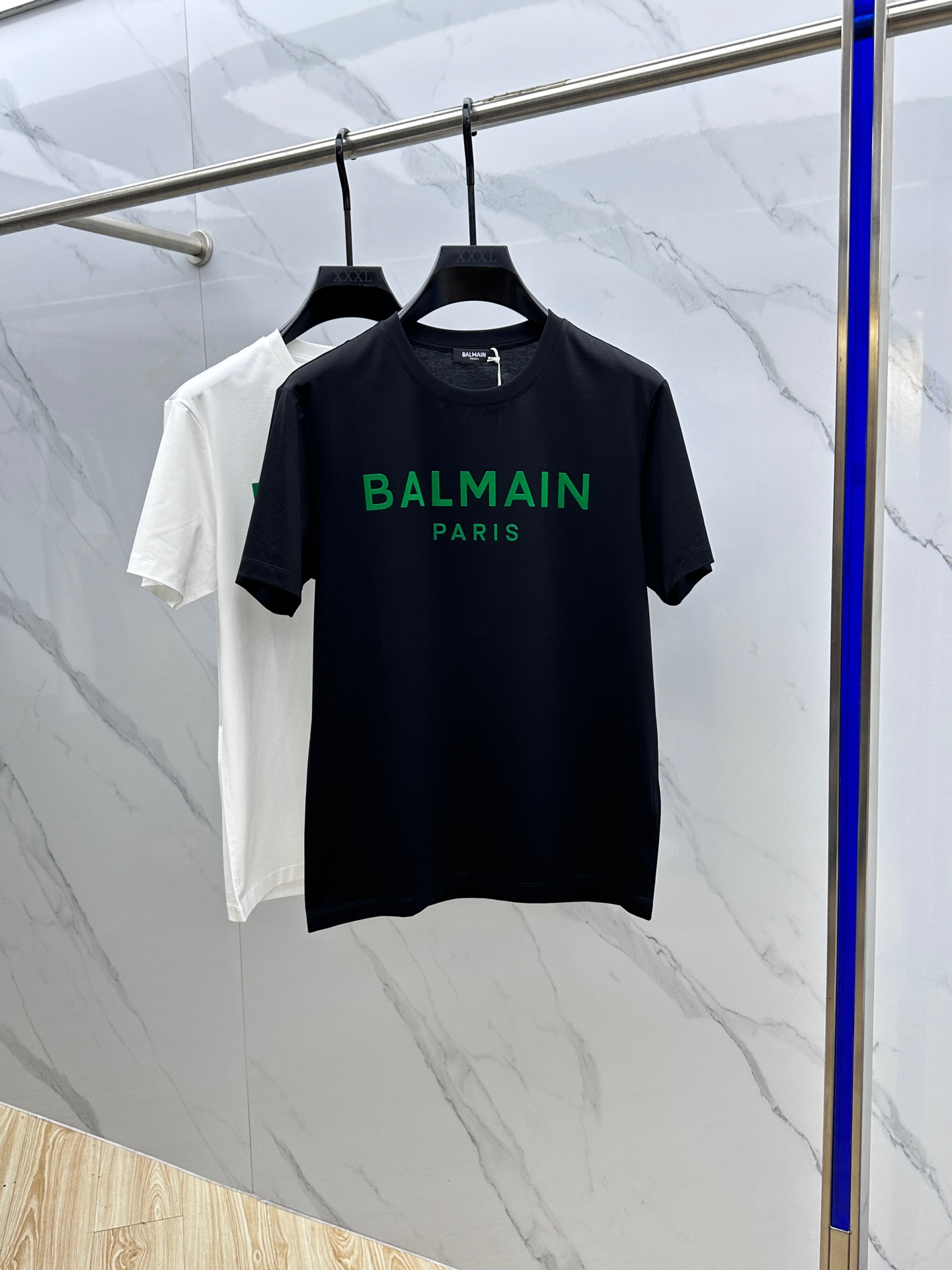 NO:159762,Balmain 2025 spring and summer new letter printed logo short sleeves, high version, counter synchronization!  Very recognizable and super textured!  Layered base is very blogger-like, low-key and tasteful, original fabric, ice porcelain cotton fabric, soft and comfortable upper body, not picking up age or body, full of fashionable texture, super versatile and beautiful, a must-have for everyone, tag collar, washing wheat, complete three-standard A20 original size Size M-3XL,,balmain,balmain,T-shirt,alexander wang19860909Balmain·巴尔曼 2025春夏新款字母印花标识短袖,高版本,专柜同步！很有辨识度,超级有质感！叠穿打底就很有博主范儿了 ,低调有品位 ,原版面料 ,冰瓷棉面料,上身柔软舒适,不挑年龄不挑身材时尚感爆棚,质感超强时尚又个性 ,超级百搭好看的一款 ,人手必备款吊牌领标 水洗麦,三标齐全 A20原版出品 尺码M-3XL,,balmain,balmain,T-shirt,alexander wang,Men's clothing
