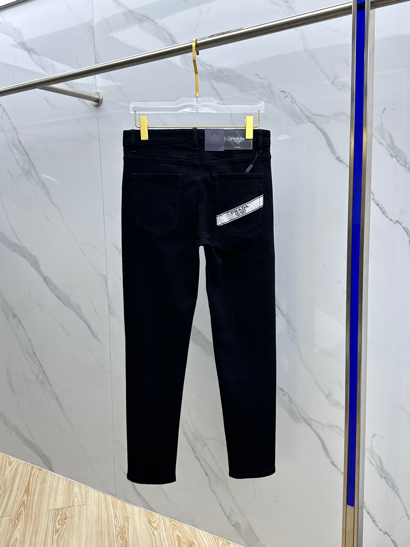  🆕Prada·普拉达 🔥高端定制、2025早春最新款小脚牛仔裤 柜台同步发售 进口固色面料 原版定制复
