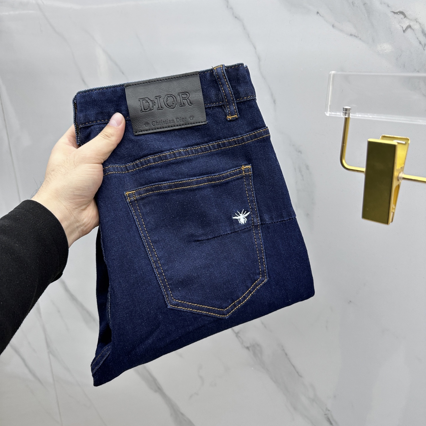 NO:117115,Supports Dior Dior's high-end customization after the New Year, the latest jeans in early spring 2025, and is released simultaneously on the counter. Imported color fixing fabrics, original custom reproduction, customer-supplied hardware and auxiliary materials, original quality, heavy industry washing, fine workmanship and excellent upper body!  Preferred single product, OK product, number of codes 30-38 without 37,,dior,dior,jeans,alexander wang19860909支持年后Dior·迪奥高端定制、2025早春最新款牛仔裤 柜台同步发售 进口固色面料 原版定制复刻 客供五金辅料 原单品质 重工洗水 做工走线精细 上身绝佳！优选单品 OK出品 码数30-38无37,,dior,dior,jeans,alexander wang,Men's clothing