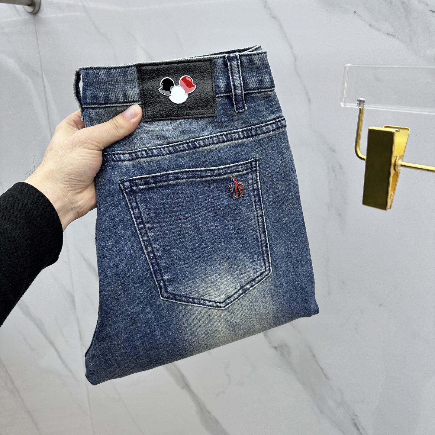 NO:117116,Supports the post-New Year Moncler · Mask mouth high-end customization, the latest jeans in early spring 2025, and are sold simultaneously at the counter. Imported color fixing fabrics, original custom reproduction, customer-supplied hardware and auxiliary materials, original quality, heavy industry washing, fine workmanship and excellent upper body!  Preferred single product ok production code number 30-38 no 37, christian louboutin, Moncler, jeans, alexander wang19860909支持年后Moncler·蒙口高端定制、2025早春最新款牛仔裤 柜台同步发售 进口固色面料 原版定制复刻 客供五金辅料 原单品质 重工洗水 做工走线精细 上身绝佳！优选单品 ok出品 码数30-38无37,,christian louboutin,Moncler,jeans,alexander wang,Men's clothing