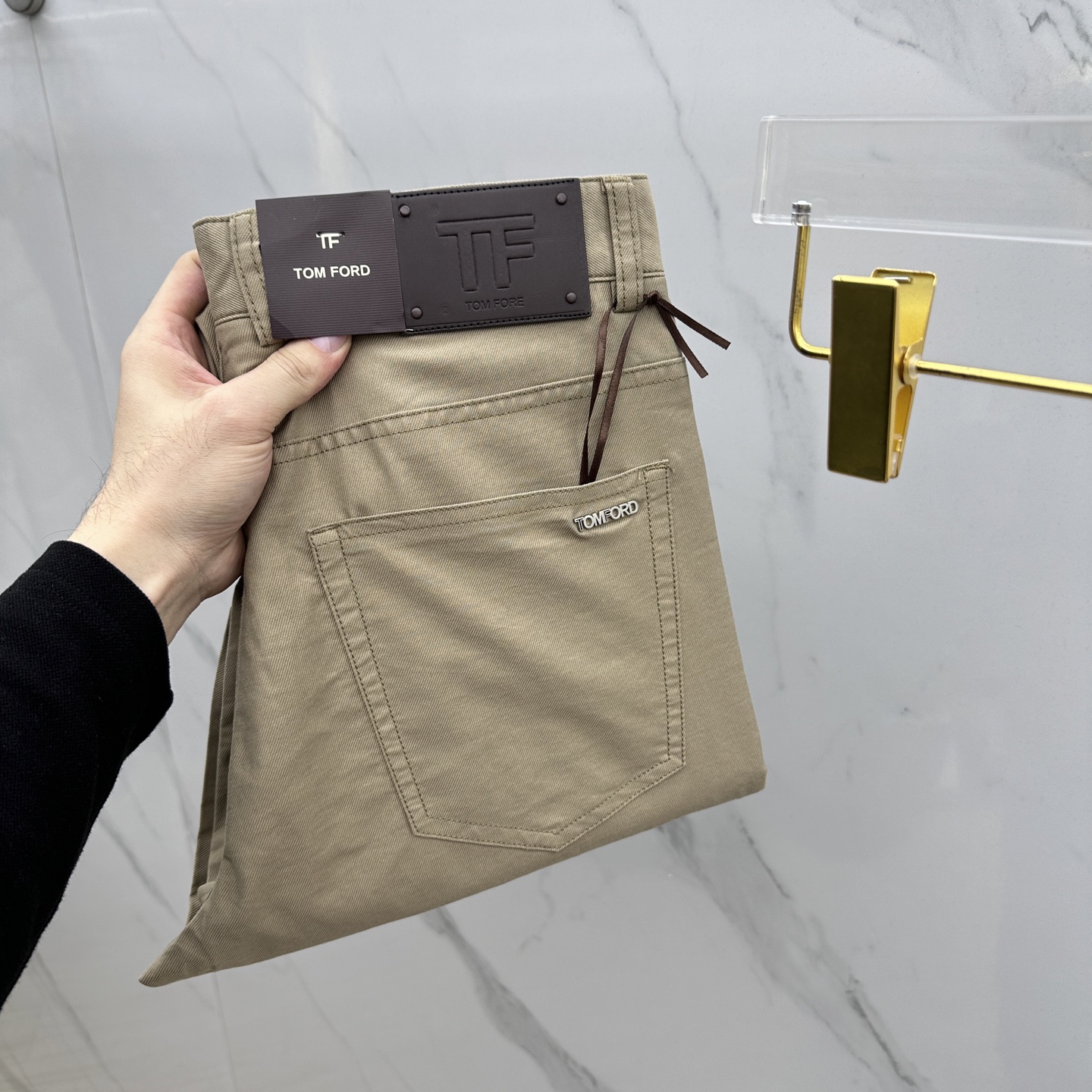 NO:117134,TOM FORD 2025 early summer new original single classic five-bag casual pants, small straight-leg pants, super stylish, original single customized wash water, super durable, original hardware auxiliary material mold opening!  Complete three standards, long-term washing, no fading, no deformation, trendy and versatile, original AX single product, number 30-40, 35 without 37. 39,,tom ford,alexander wang19860909TOM FORD 2025初夏新款原单经典五袋款休闲裤 小直脚裤型 超级有范,原单定制洗水 极品超级耐看 原版五金辅料开模！三标齐全 久洗不褪色不变形 潮流百搭 AX原单出品 码数30-40有35无37. 39,,tom ford,alexander wang,Men's clothing