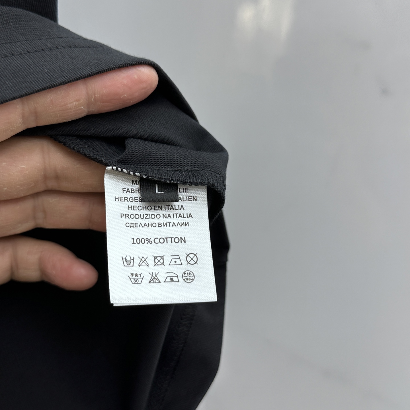  🆕Amani·阿玛尼 高定纯棉面料 2025春夏新品上市🍃时尚经典圆领短袖👍🏻时尚单品设计，更加时尚舒