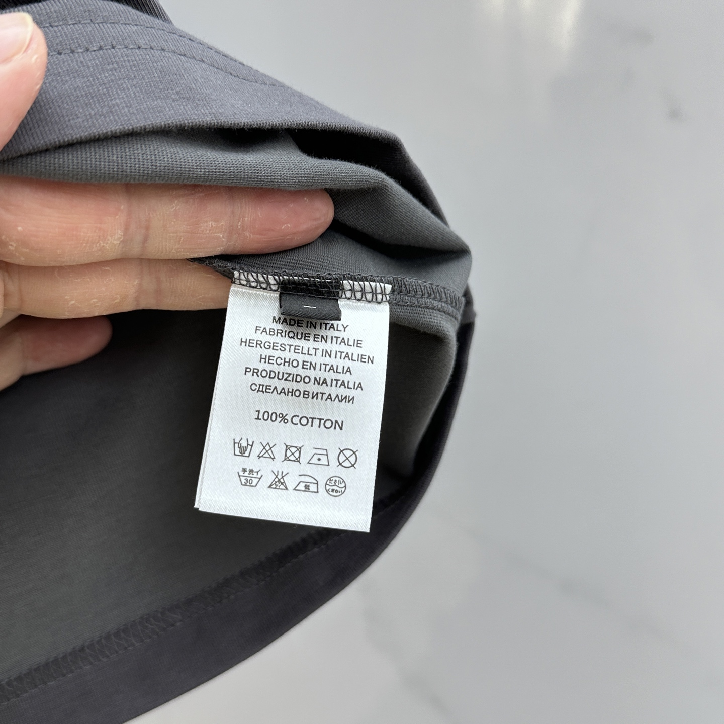  🆕Amani·阿玛尼 高定纯棉面料 2025春夏新品上市🍃时尚经典圆领短袖👍🏻时尚单品设计，更加时尚舒