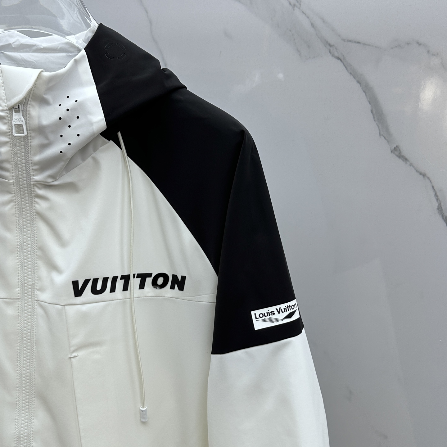 。 🆕LV·路易威登 2025开秋新款男士夹克连帽（不可拆卸）外套，原单三标齐全高端版本！拉链款式 高定