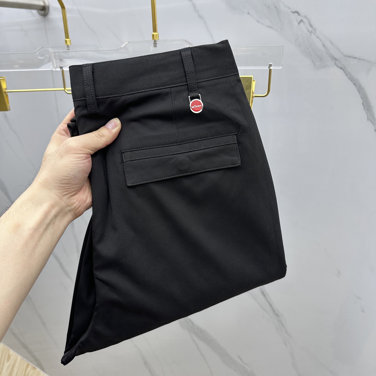 NO:134752,Kiton's hot spring and summer new casual pants, cloth pants, is released simultaneously on the official website, trouser body craft design, imported customer-supplied auxiliary materials, customized fabrics are elastic, and the OEM products are free of inspection!  Every detail is the ultimate, the original hardware accessories are trendy and stylish, and they are a must-have item for trendy people!  SE code number M-3XL, alexander wang19860909Kiton 爆款春夏新品休闲裤布裤,官网同步发售,裤身工艺设计,进口客供辅料、面料定制有弹力,代工厂出品免检！每个细节做到极致,原版五金配件,潮范十足、上身有型帅气,潮人必备单品！se码数M-3XL,,alexander wang,Men's clothing