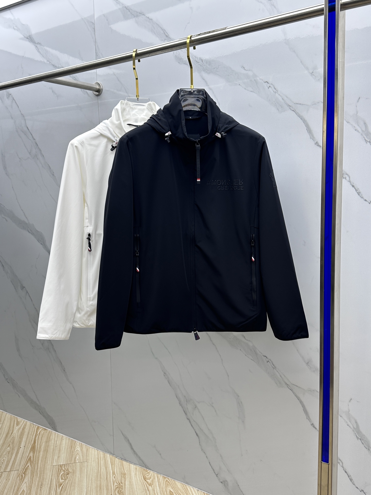 NO:118198,Moncler ·完未发 2025 spring new men's jacket hooded (storable) jacket, original single three-standard full high-end version!  Zipper style, high-quality counter fabric, breathable and comfortable, impeccable details, brand elements design concept, exquisite workmanship and complex craftsmanship, professional purchasing grade reflects high quality. The feel is delicate and soft!  It is casually cut, with a great upper body style!  HS original single production code number M~XXXL, christian louboutin, Moncler, jackets & coats, jackets & coats, hats, alexander wang19860909Moncler·蒙口 2025春季新款男士夹克连帽（可收纳）外套,原单三标齐全高端版本！拉链款式 高定专柜面料 透气舒适度高,细节无可挑剔,品牌元素设计理念,做工考究工艺复杂,专业代购级体现高品质.手感细腻柔软！呈现休闲裁剪,上身版型超赞！ HS原单出品 码数M～XXXL,,christian louboutin,Moncler,jackets & coats,jackets & coats,hats,alexander wang,Men's clothing