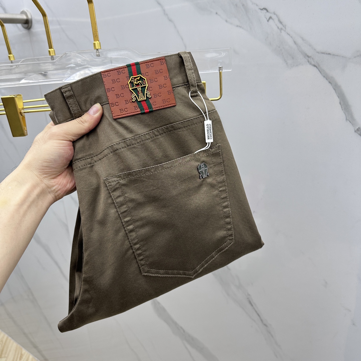 NO:133046,BC 2025 early summer new original single classic five-bag casual pants, small straight-leg pants, super stylish, original single customized wash water, super durable, original hardware auxiliary material mold opening!  Complete three standards, long-term washing without fading and deformation, trendy and versatile, original AX single product, number 30-40, 35 without 37. 39,,alexander wang19860909BC 2025初夏新款原单经典五袋款休闲裤 小直筒裤型 超级有范,原单定制洗水 极品超级耐看 原版五金辅料开模！三标齐全 久洗不褪色不变形 潮流百搭 AX原单出品 码数30-40有35无37. 39,,alexander wang,Men's clothing