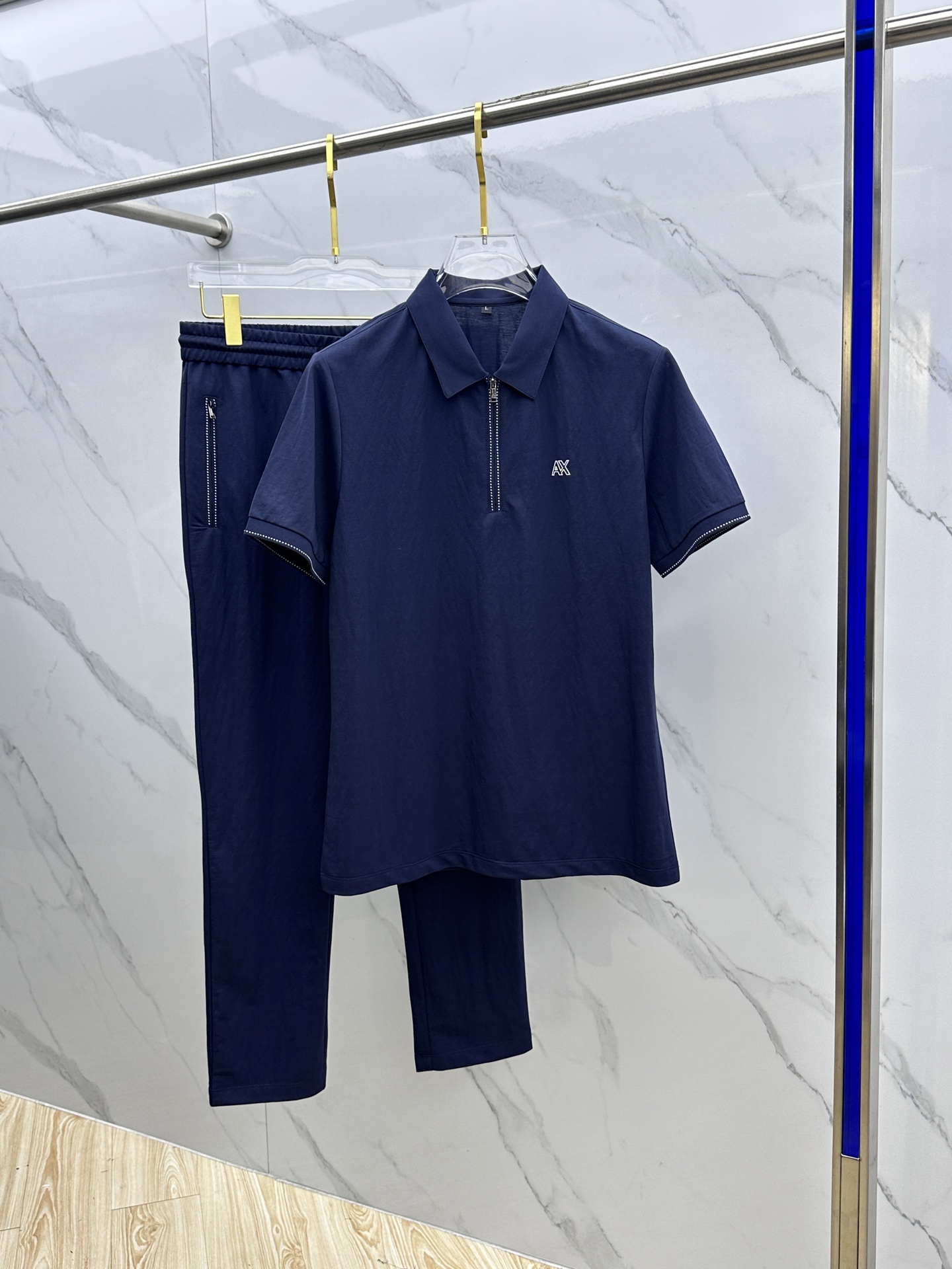 NO:161194,Amani Armani 2025 Spring and Summer New Set Men's Lapel Polo Shirt Short Sleeves are available at the counter simultaneously. Simple, fashionable and versatile. High-end quality. Logo embroidery design on the chest brand. High-quality. High-quality. High-quality. High-quality. High-quality. High-quality. High-quality. High-quality. Embroidered and elegant. High-quality. High-quality. Embroidered and elegant. High-quality. High-quality. Fashionable and casual!  Produced by NB Code Number M-4XL, Armani, T-shirt, alexander wang19860909Amani·阿玛尼 2025春夏新款套装 男士翻领Polo衫短袖 柜台同步发售 简洁时尚百搭 高端品质 胸前品牌logo刺绣设计 高定桑蚕丝面料 穿着舒适冰凉 透气 档次高很有质感 时尚又休闲！ NB出品 码数M-4XL,,armani,T-shirt,alexander wang,Men's clothing