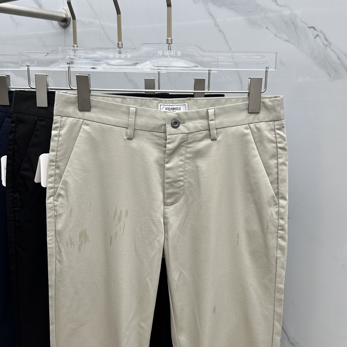 “2025 Hermes Emass Recreational Pants: Fashionable Design with Original Hardware Parts” - 图片 3