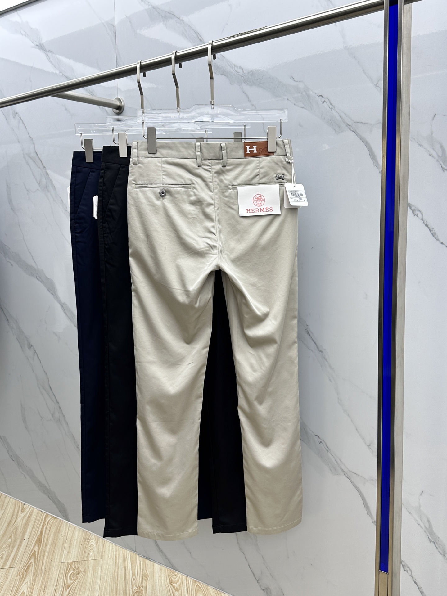 “2025 Hermes Emass Recreational Pants: Fashionable Design with Original Hardware Parts” - 图片 8