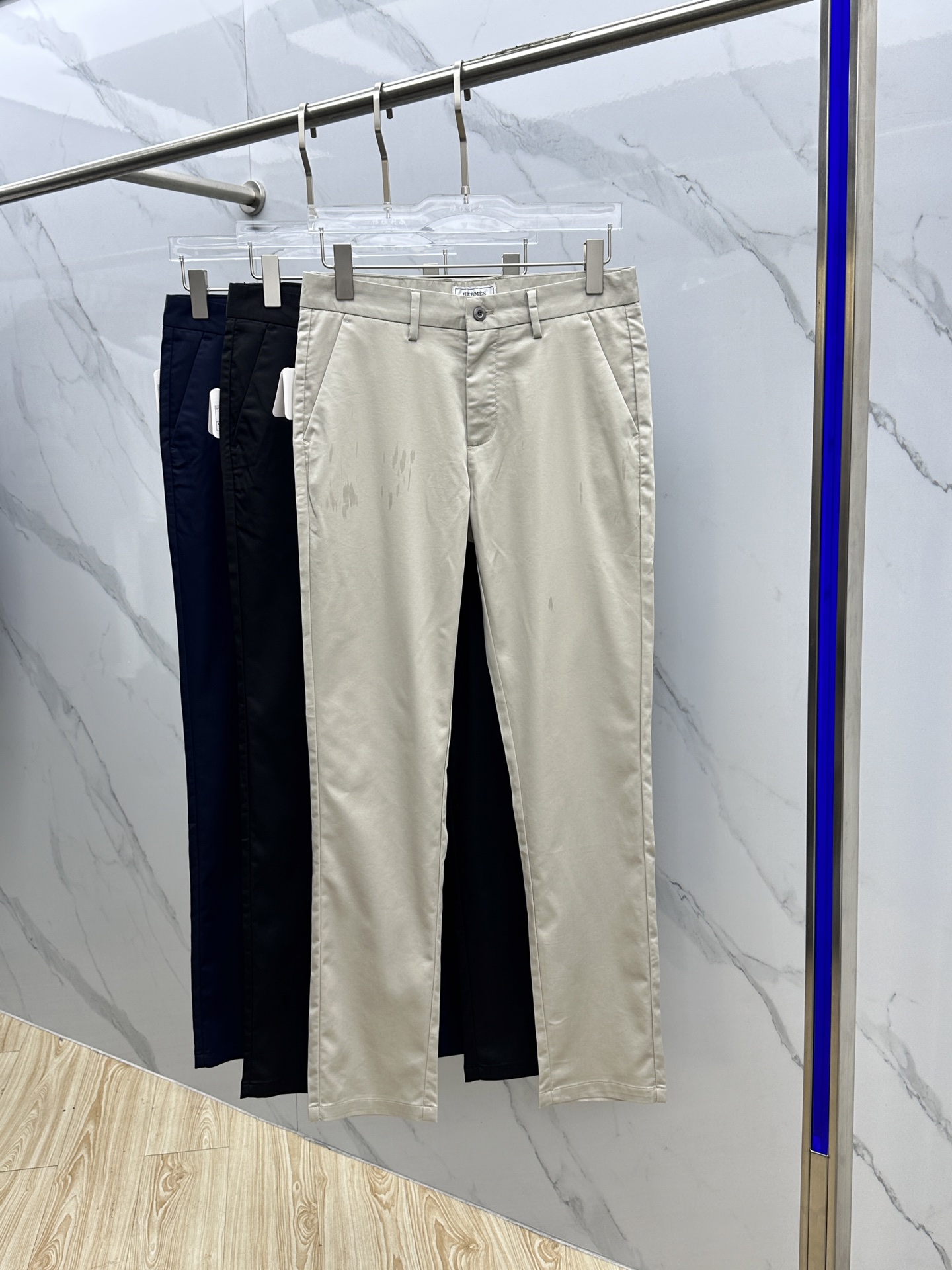 “2025 Hermes Emass Recreational Pants: Fashionable Design with Original Hardware Parts” - 图片 2