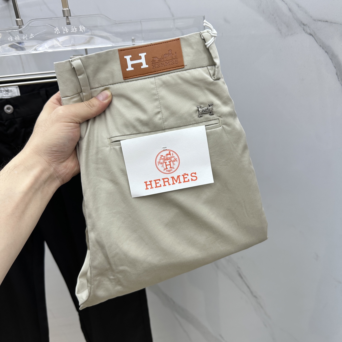 “2025 Hermes Emass Recreational Pants: Fashionable Design with Original Hardware Parts” - 图片 1