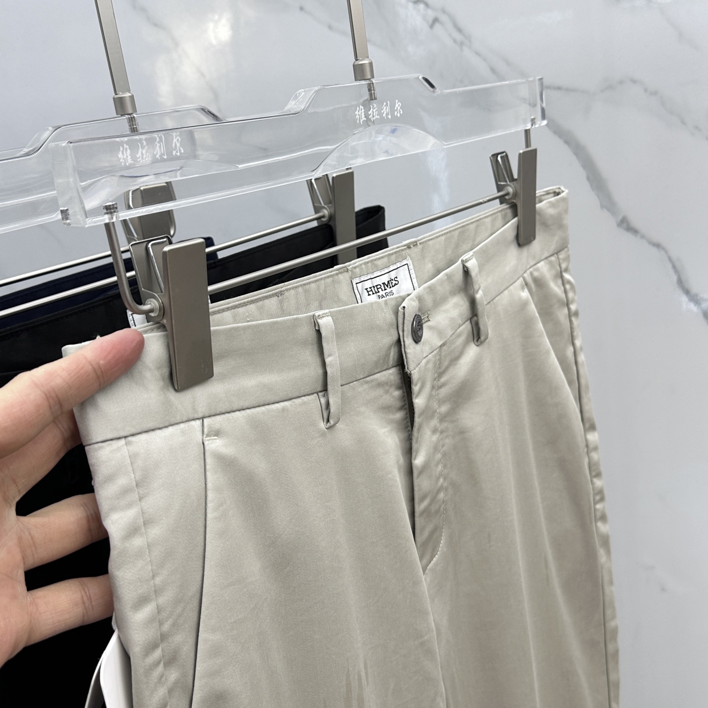 “2025 Hermes Emass Recreational Pants: Fashionable Design with Original Hardware Parts” - 图片 5