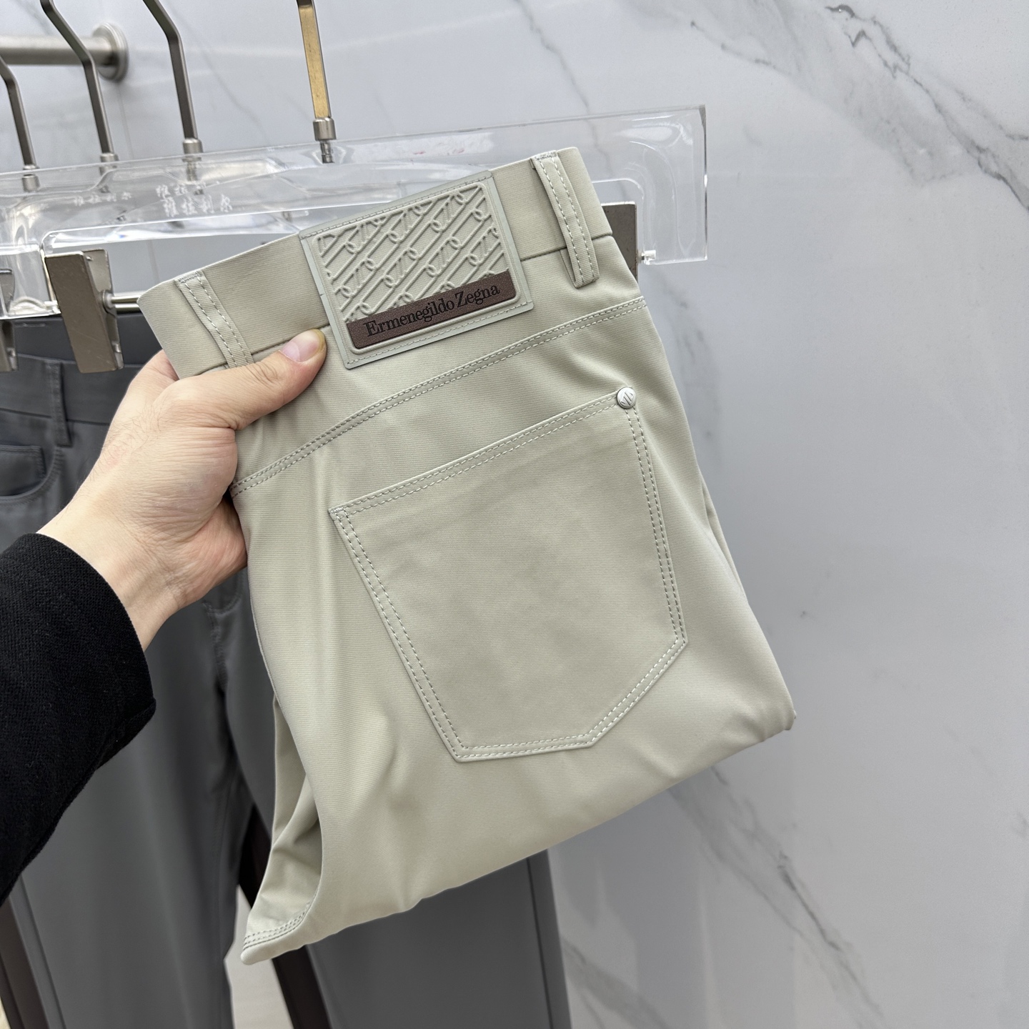 NO:127901,Anti-wrinkle ZEGNA Jínia 2025 early summer new original single classic five-bag casual pants small straight-leg pants, super stylish, original single customized anti-wrinkle fabric with excellent drape, super durable original hardware accessories mold opening!  Breathable and dry, long-lasting washing without fading, trendy and versatile, original A11 produced, number 29-38, 35 without 37, zegna, alexander wang19860909抗皱ZEGNA·杰尼亚 2025初夏新款原单经典五袋款休闲裤 小直筒裤型 超级有范,原单定制抗皱面料 垂感特好 极品超级耐看 原版五金辅料开模！透气干爽 久洗不褪色不变形 潮流百搭 A11原单出品 码数29-38有35无37,,zegna,alexander wang,Men's clothing