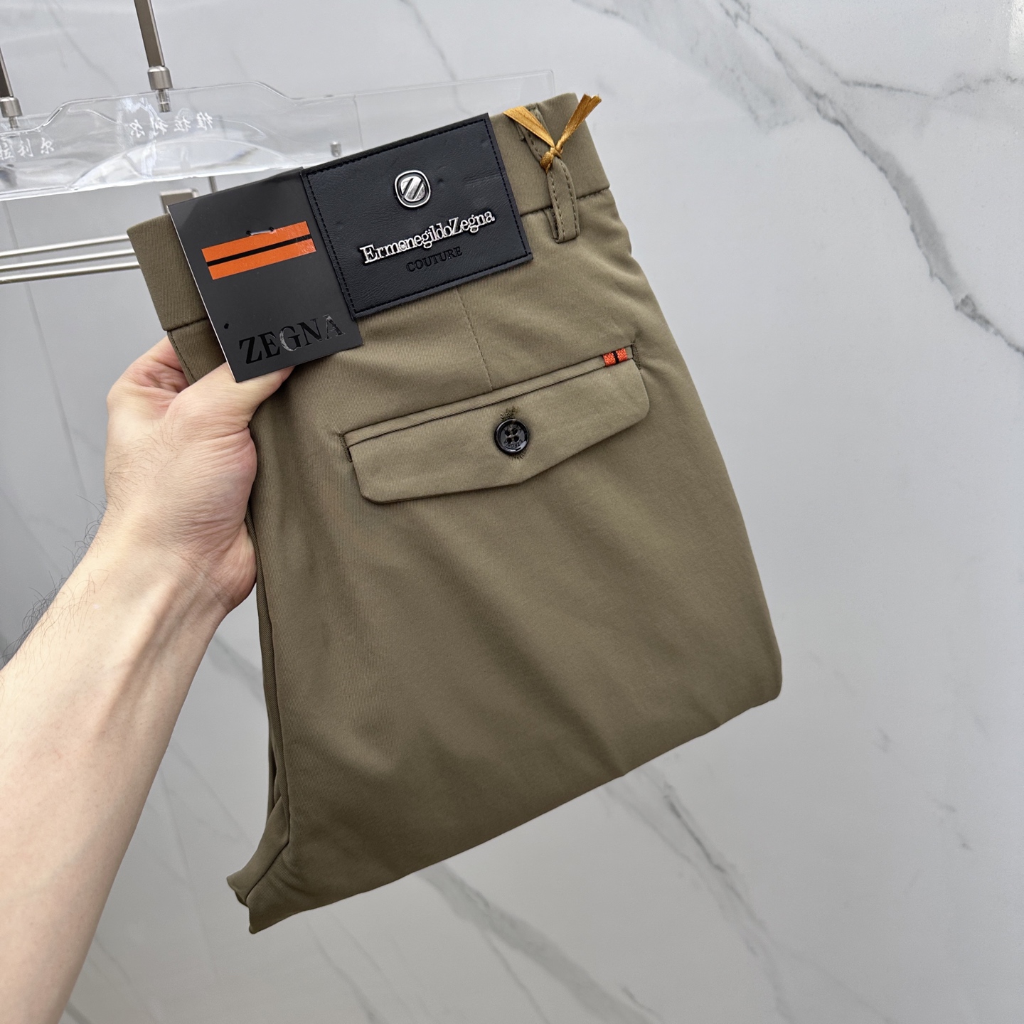 NO:137486,ZEGNA·Jenia 2025 spring and summer new casual trousers, simultaneously released on the official website, trouser body craft design, imported customer-supplied auxiliary materials, and factory-produced without inspection!  Every detail is the ultimate, the original hardware accessories are trendy and stylish, and they are a must-have item for trendy people!  Original AX production!  Number of codes 30-40 has 35 no 37. 39, zegna,alexander wang19860909ZEGNA·杰尼亚 2025春夏新品休闲裤西裤,官网同步发售,裤身工艺设计,进口客供辅料,代工厂出品免检！每个细节做到极致,原版五金配件,潮范十足、上身有型帅气,潮人必备单品！ AX原单出品！ 码数30-40有35无37. 39,,zegna,alexander wang,Men's clothing