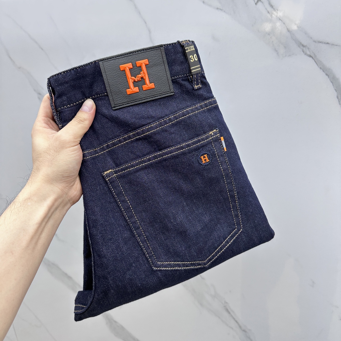 NO:162551,Hermes·Hermes High-end customization, the latest jeans in early spring 2025 are released simultaneously on the counter. Original custom reproduction. Customer-supplied hardware and accessories. Original quality. Imported denim fabric. Heavy industry washing. Fine workmanship and excellent upper body!  Preferred single product AX original single product number 30-403537.39, hermes, hermes, jeans, alexander wang19860909Hermes·爱马仕 高端定制、2025早春最新款牛仔裤 柜台同步发售 原版定制复刻 客供五金辅料 原单品质 进口牛仔面料 重工洗水 做工走线精细 上身绝佳！优选单品 AX原单出品 码数30-403537.39,,hermes,hermes,jeans,alexander wang,Men's clothing