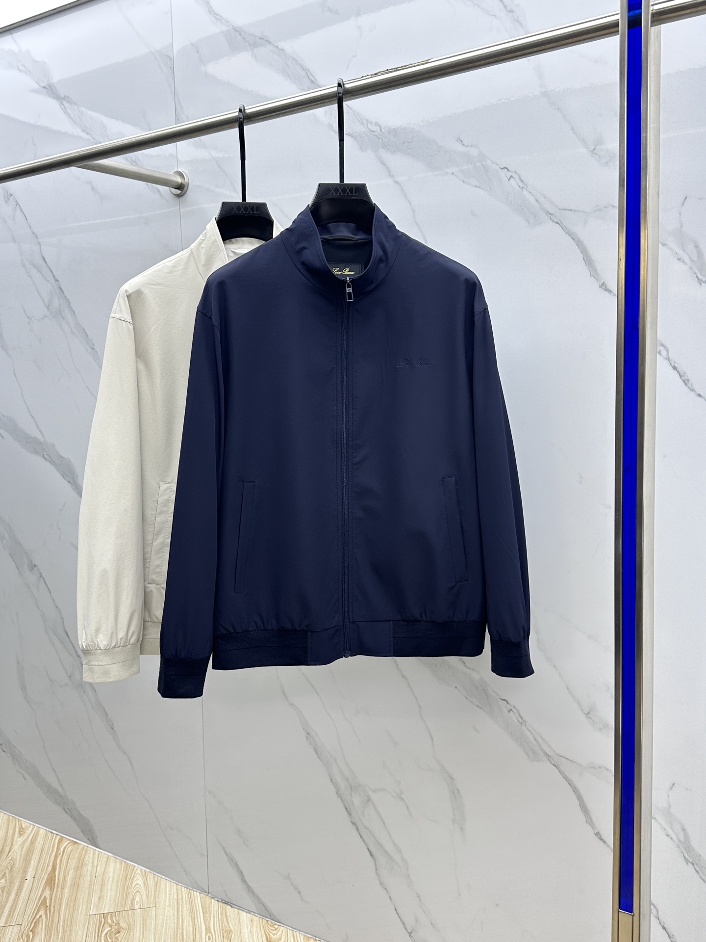 NO:134764,BURBERRY·Burberry 2025 Spring New Men's Standing Collar Jacket Jacket, original single three-standard high-end version!  The style of high-quality counter fabric is breathable and comfortable, the details are impeccable, the brand element design concept, exquisite workmanship and complex craftsmanship, and the professional purchasing level reflects high quality. The feel is delicate, and the upper body style is excellent!  Hz original single production code M~XXXL, burberry, burberry, jackets & coats, jackets & coats, alexander wang19860909BURBERRY·巴宝莉 2025开春新款男士立领夹克外套,原单三标齐全高端版本！款式高定专柜面料 透气舒适度高,细节无可挑剔,品牌元素设计理念,做工考究工艺复杂,专业代购级体现高品质.手感细腻,呈现休闲裁剪,上身版型超赞！ Hz原单出品 码数M～XXXL,,burberry,burberry,jackets & coats,jackets & coats,alexander wang,Men's clothing