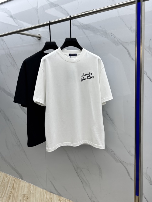 Louis Vuitton 2025FW Short Sleeve T-Shirt Cotton Logo Embroidery Unisex 1 Louis Vuitton 2025FW Short Sleeve T-Shirt Cotton Logo Embroidery Unisex