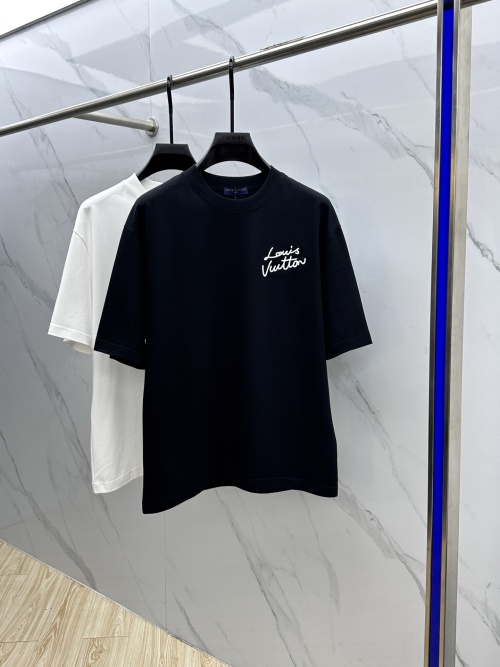 Louis Vuitton 2025FW Crewneck Logo Tee, Stylish and Comfortable Cotton T-Shirt 1 Louis Vuitton 2025FW Crewneck Logo Tee, Stylish and Comfortable Cotton T-Shirt