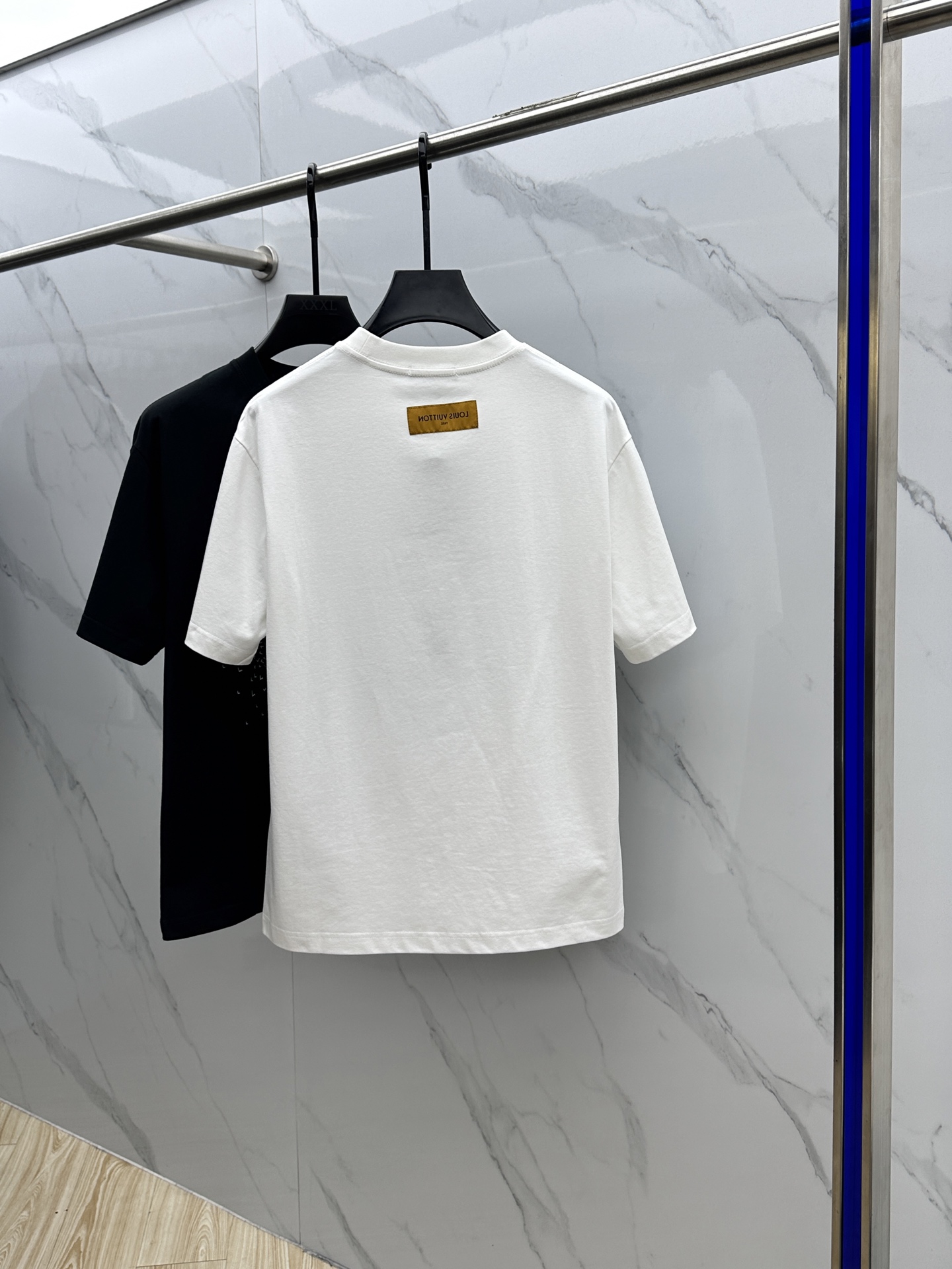  🆕Louis Vuitton·路易威登  2025FW春夏新品圆领打底外穿T恤，立体感logo微廓形半