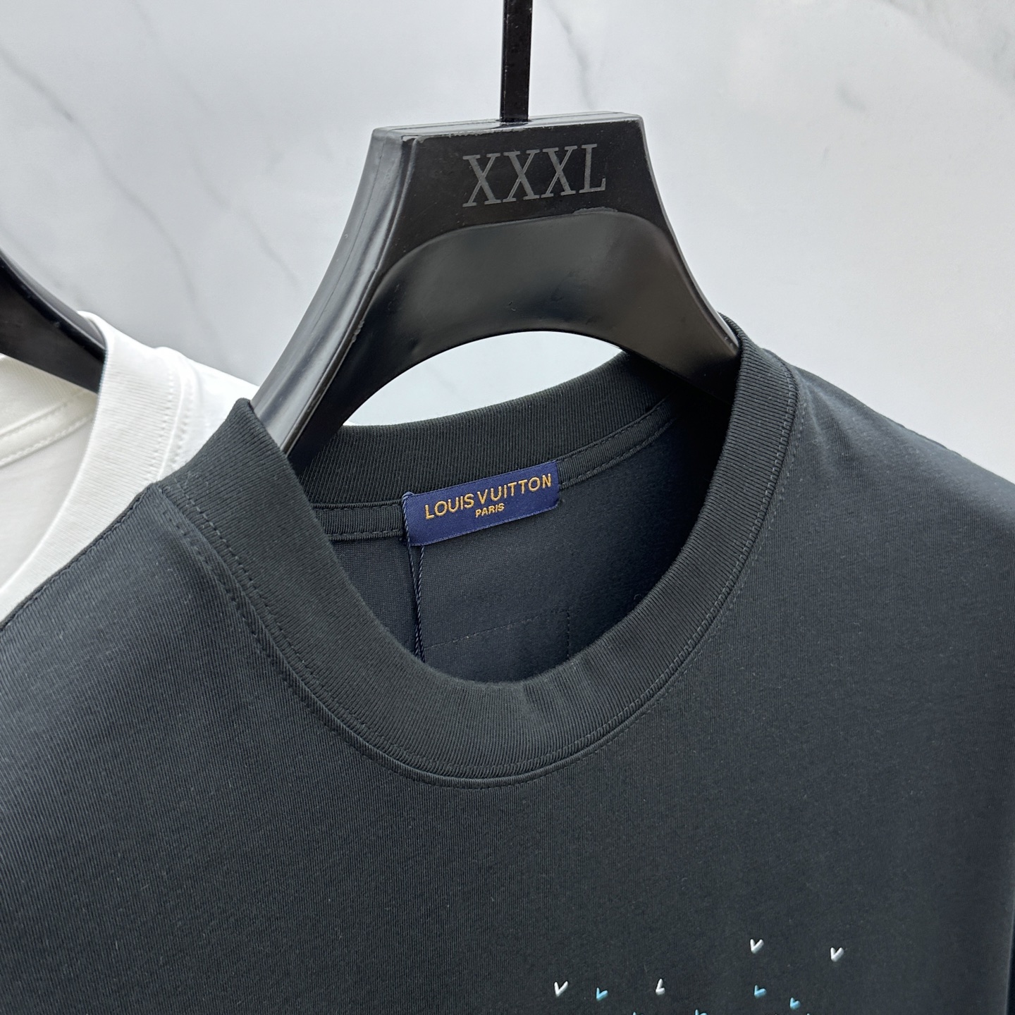  🆕Louis Vuitton·路易威登  2025FW春夏新品圆领打底外穿T恤，立体感logo微廓形半