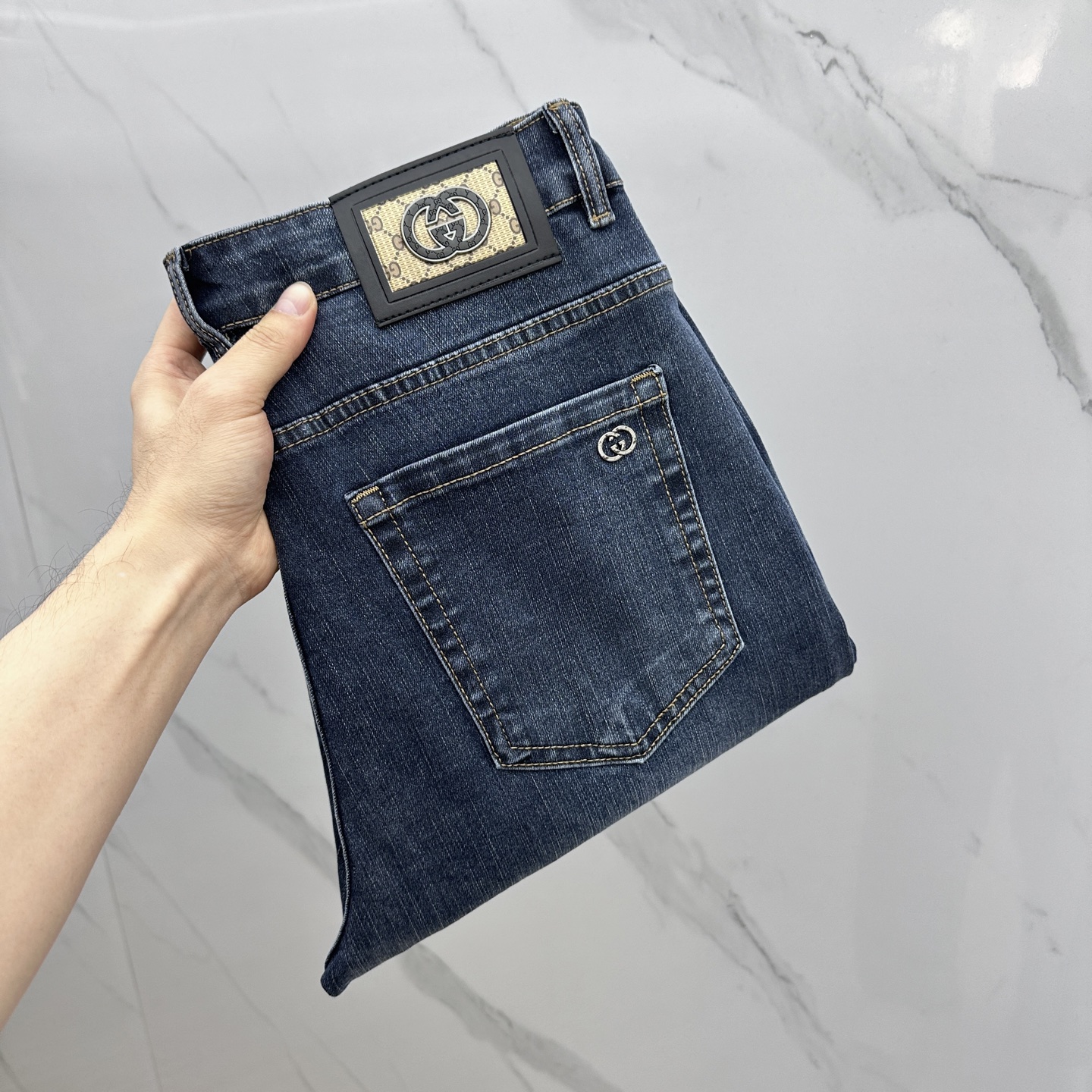 NO:134449,Gucci·Gucci High-end customization, the latest jeans in early spring 2025 are on sale at the counter simultaneously. Imported color fixing fabrics. Original custom reproduction. Customer-supplied hardware and accessories. Original quality. Heavy industry washing. Fine workmanship and excellent upper body!  Preferred single products produced by gao code number 29-38 without 35.37, gucci, gucci, jeans, alexander wang19860909Gucci·古驰 高端定制、2025早春最新款牛仔裤 柜台同步发售 进口固色面料 原版定制复刻 客供五金辅料 原单品质 重工洗水 做工走线精细 上身绝佳！优选单品 gao出品 码数29-38无35.37,,gucci,gucci,jeans,alexander wang,Men's clothing