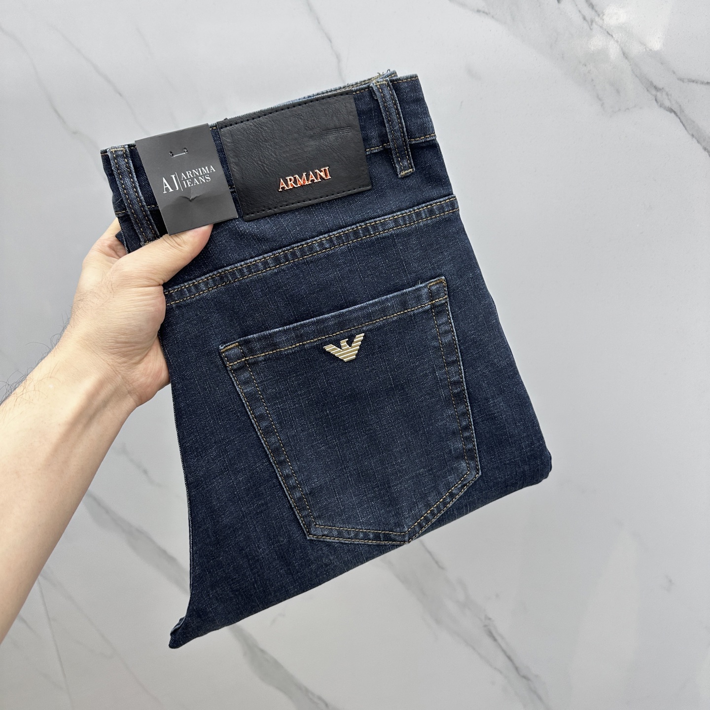 NO:134443,Amani Armani high-end customization, the latest jeans in early spring 2025 are released simultaneously on the counter. Imported color fixing fabrics. Original custom reproduction. Customer-supplied hardware and accessories. Original quality. Heavy industry washing. Fine workmanship and excellent upper body!  Preferred single products produced by gao code number 29-38 without 35.37, Armani, jeans, alexander wang19860909Amani·阿玛尼 高端定制、2025早春最新款牛仔裤 柜台同步发售 进口固色面料 原版定制复刻 客供五金辅料 原单品质 重工洗水 做工走线精细 上身绝佳！优选单品 gao出品 码数29-38无35.37,,armani,jeans,alexander wang,Men's clothing