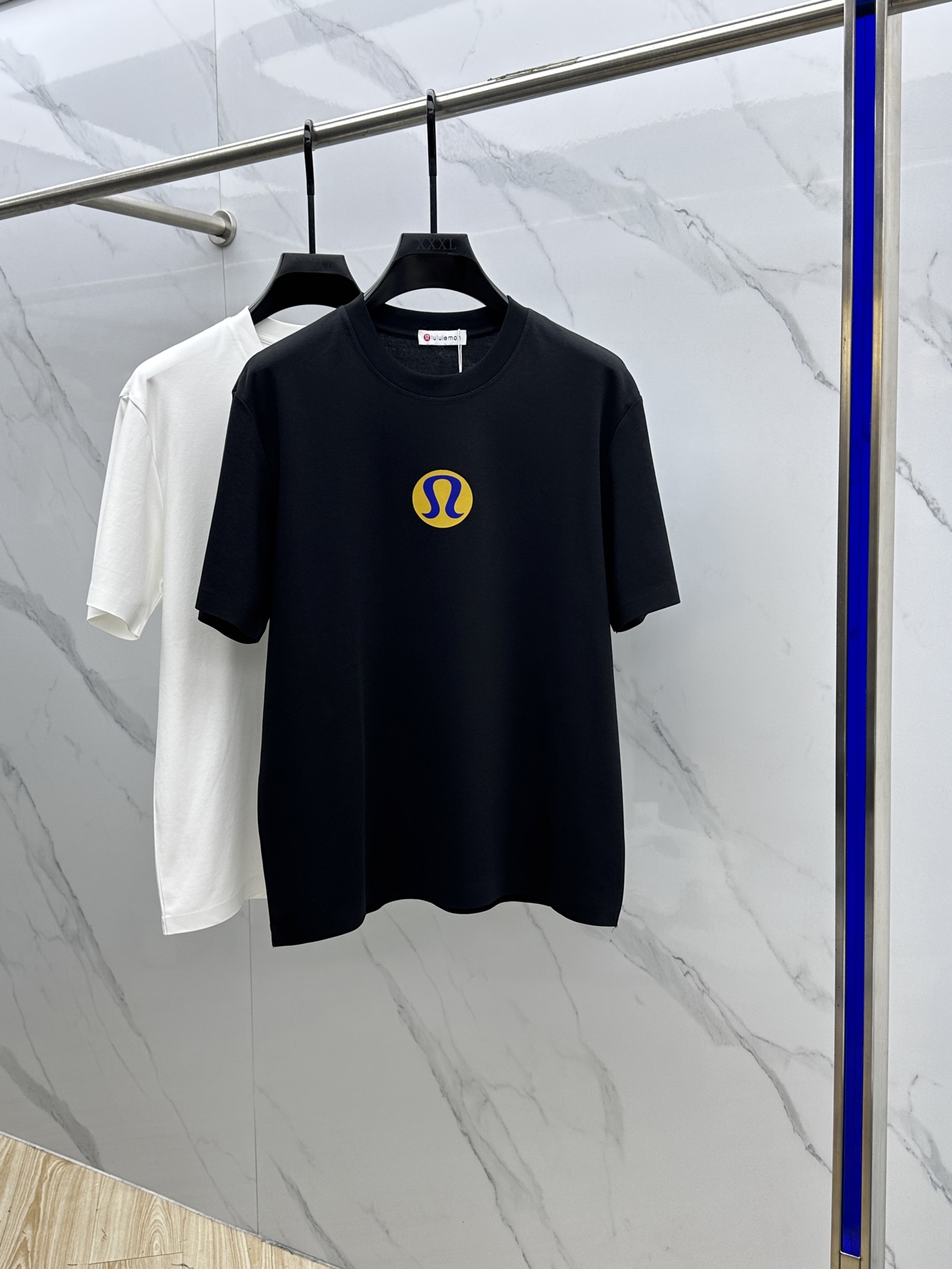 NO:134478,lululemon 2025FW spring and summer new round neck base-outdoor T-shirt, three-dimensional logo conventional half-sleeved cotton base T-shirt, soft and tough. Process processing, toughness and wrinkle resistance have been greatly improved. Cutting is in place, chest cuff logo printing process, seamless process. Very high recognition. Complete three standards, a must-have for single-wear base. Men and women's same model xh number L-4XL,,tees, t-shirt, alexander wang19860909lululemon 2025FW春夏新品圆领打底外穿T恤,立体感logo常规半袖纯棉打底T恤,柔软而有韧性.工艺处理,韧性和抗皱性能得到大幅度提高.剪裁到位,胸前袖口logo印花工艺,无缝一体工艺.辨识度极高.三标齐全,单穿打底必备单品. 男女同款xh 码数L-4XL,,tees，t-shirt,alexander wang,Men's clothing