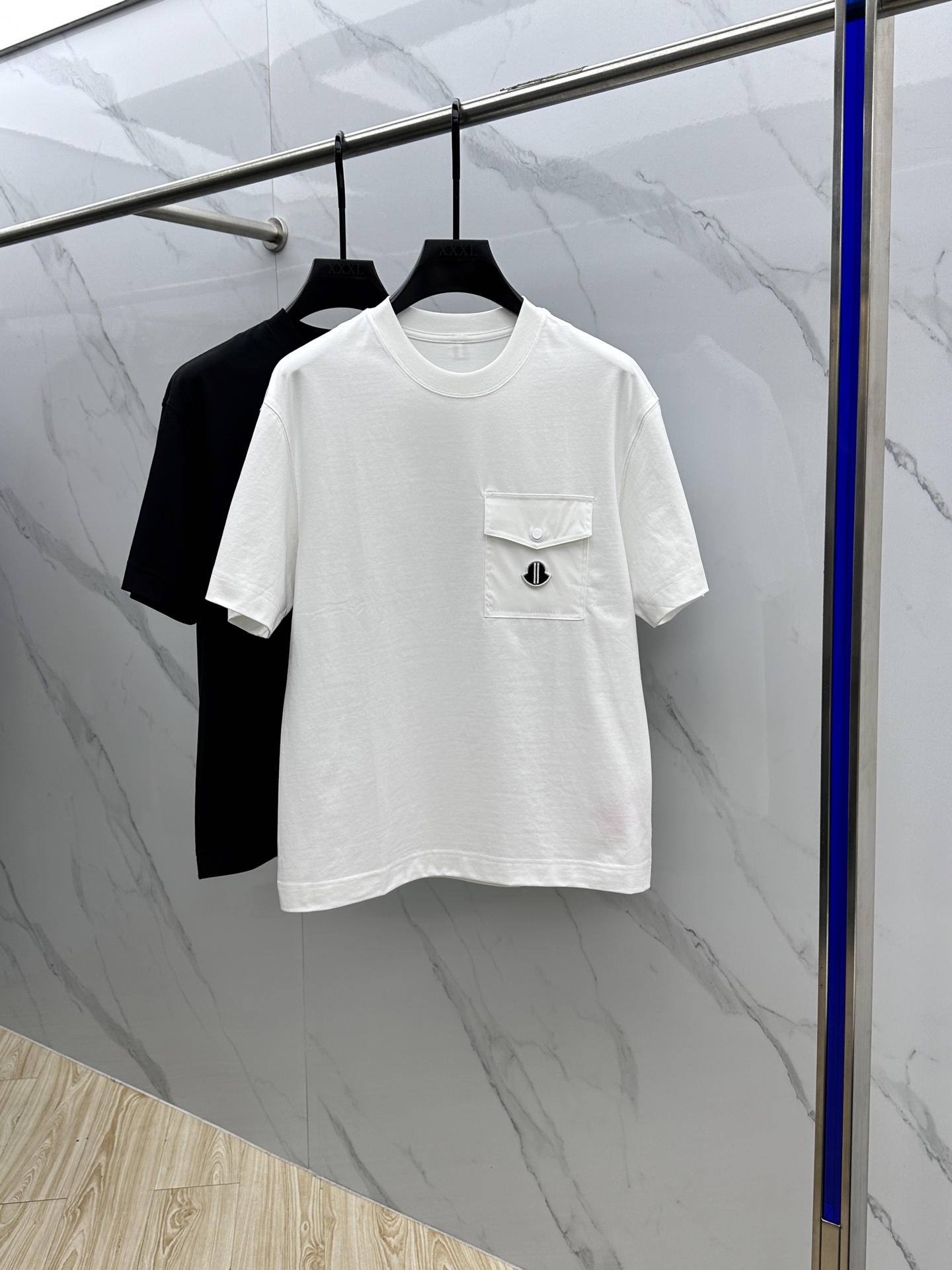 🆕Moncler·蒙口 2025FW春夏新品圆领打底外穿T恤，立体感logo微廓形半袖活性纯棉打底T恤
