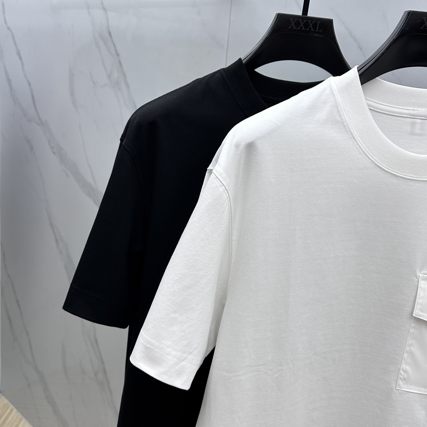  🆕Moncler·蒙口 2025FW春夏新品圆领打底外穿T恤，立体感logo微廓形半袖活性纯棉打底T恤